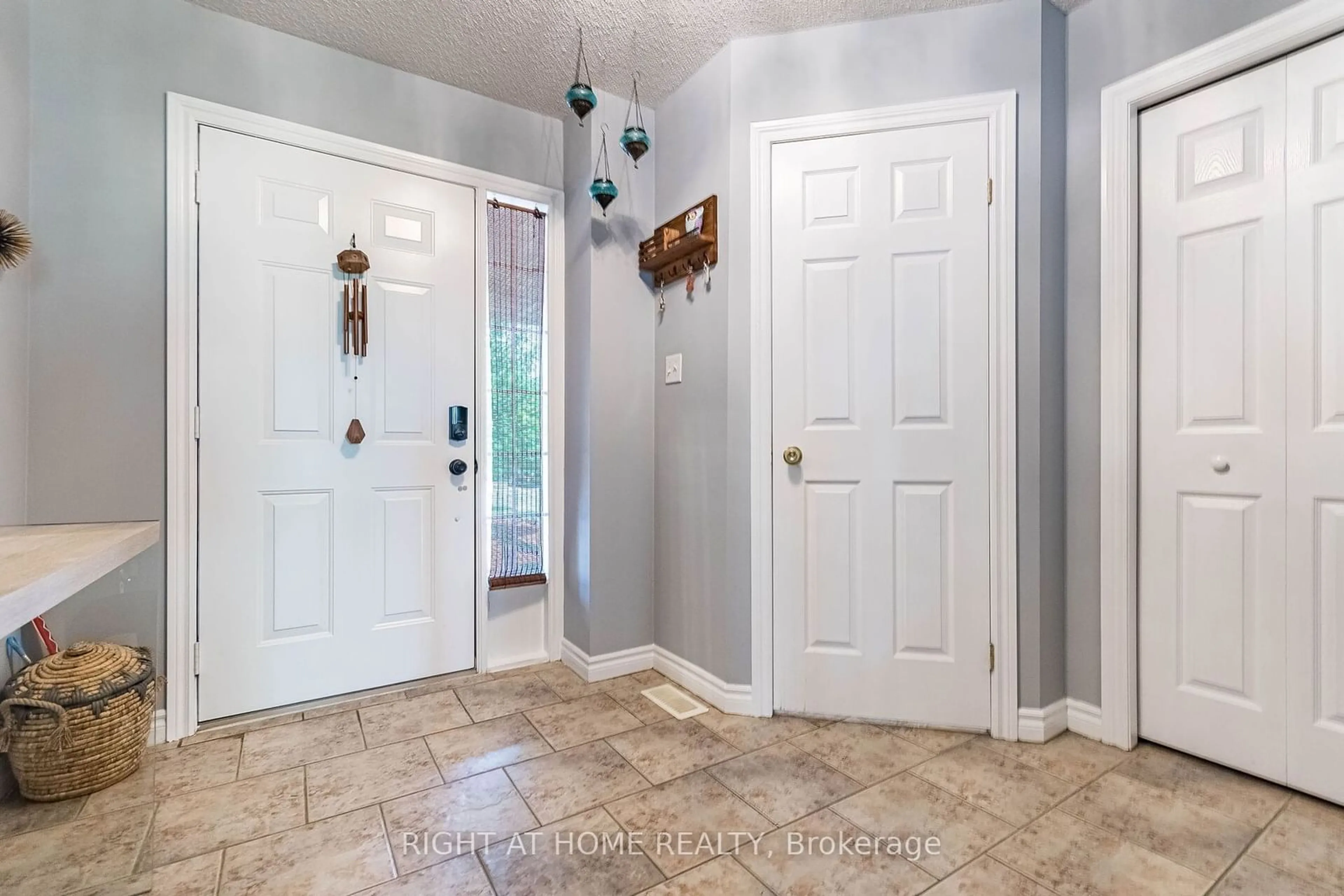 Indoor entryway, wood floors for 64 Solsbury Cres, Hamilton Ontario L0R 1W0