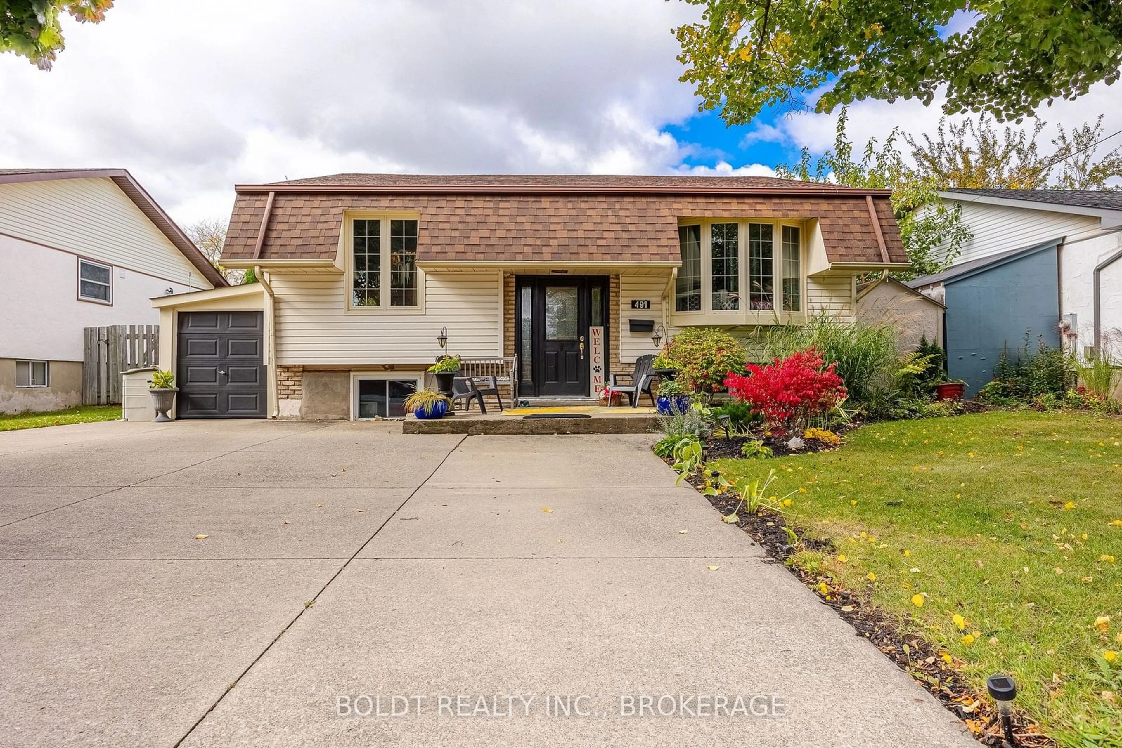 Frontside or backside of a home, cottage for 491 Bunting Rd, St. Catharines Ontario L2M 6X1