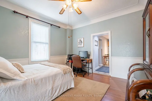Additional property image - 202 CANADA St