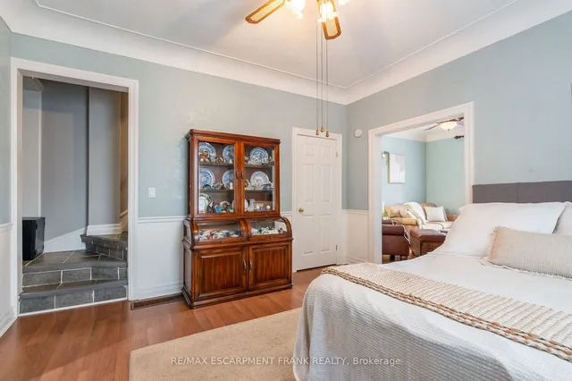 Additional property image - 202 CANADA St