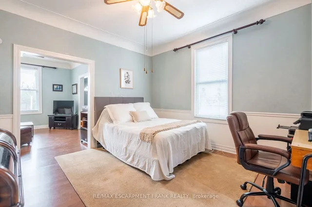 Additional property image - 202 CANADA St