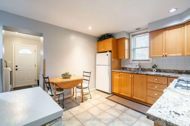Additional property image - 202 CANADA St
