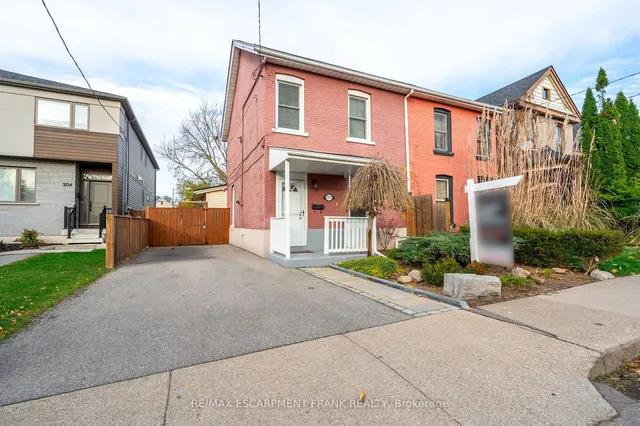 Additional property image - 202 CANADA St