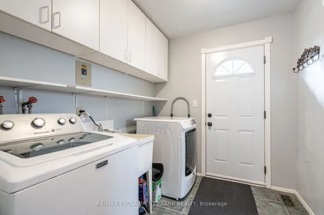 Additional property image - 202 CANADA St