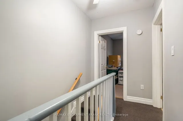 Additional property image - 202 CANADA St