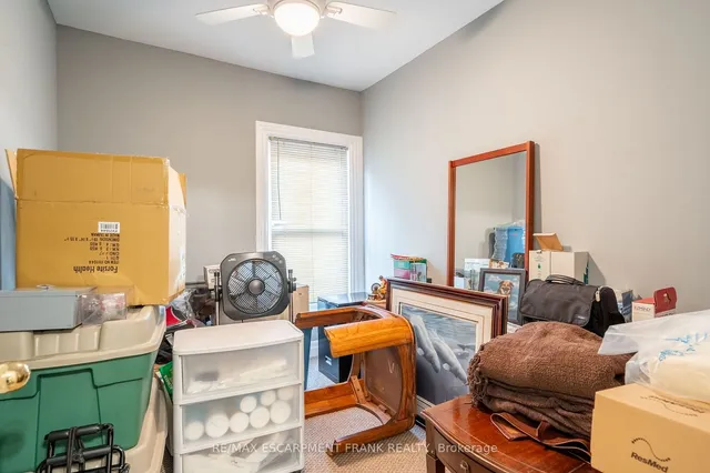 Additional property image - 202 CANADA St