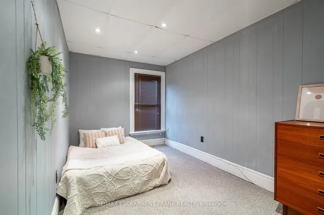 Additional property image - 202 CANADA St