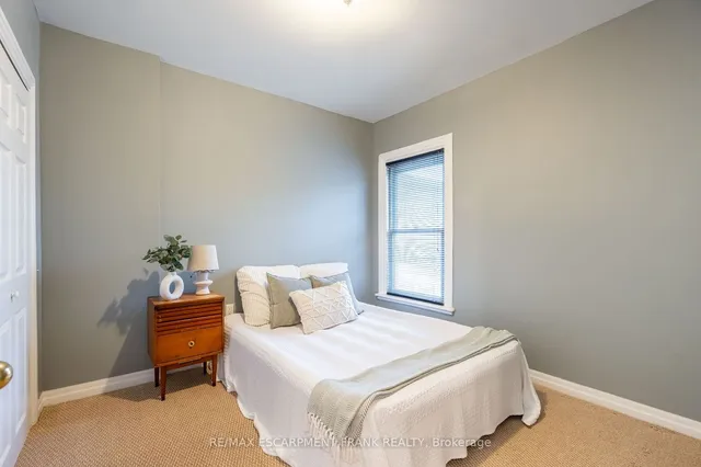 Additional property image - 202 CANADA St