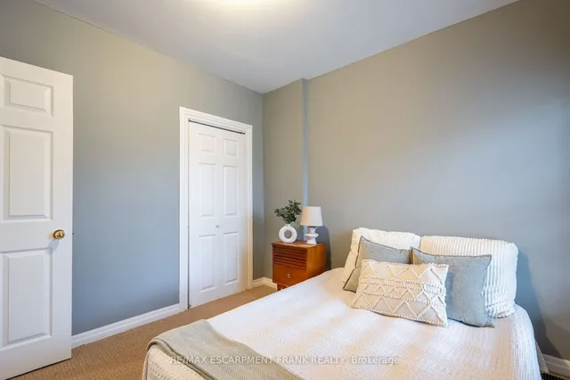 Additional property image - 202 CANADA St