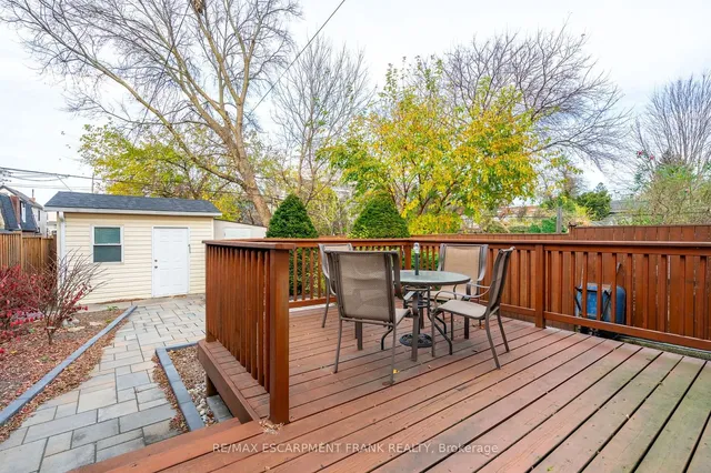 Additional property image - 202 CANADA St