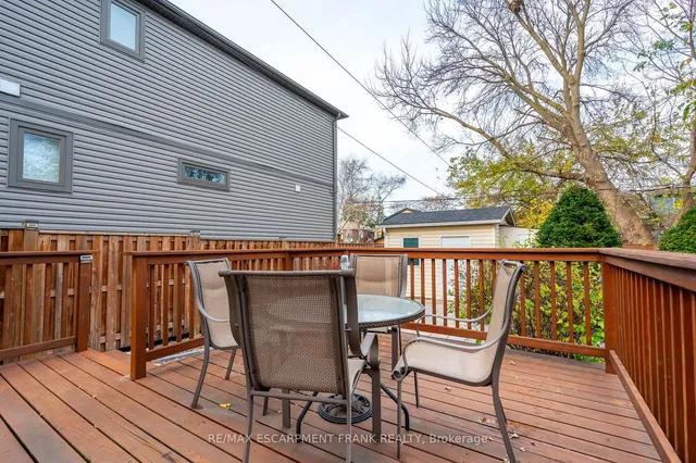 Additional property image - 202 CANADA St