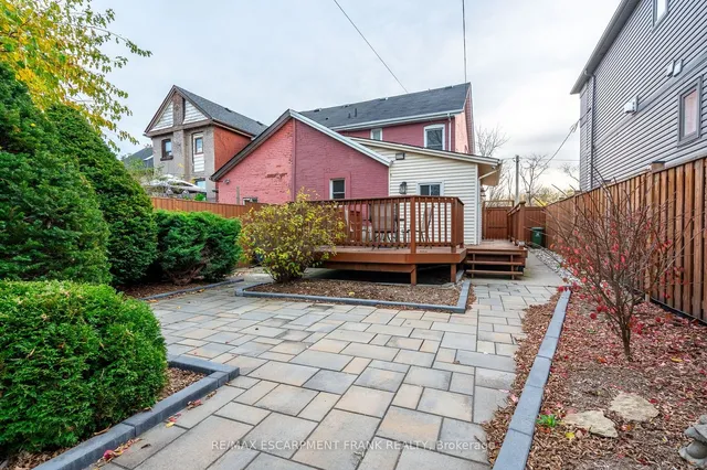 Additional property image - 202 CANADA St