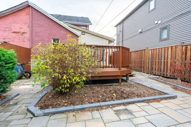 Additional property image - 202 CANADA St