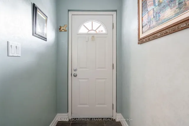 Additional property image - 202 CANADA St