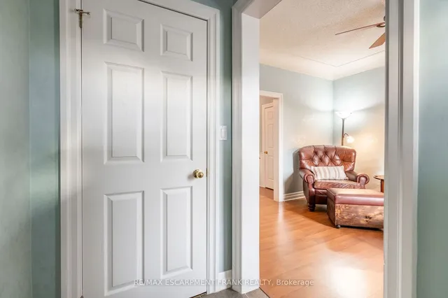 Additional property image - 202 CANADA St