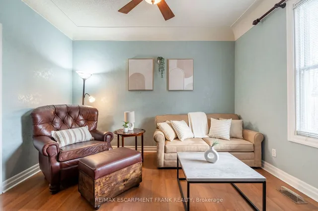 Additional property image - 202 CANADA St
