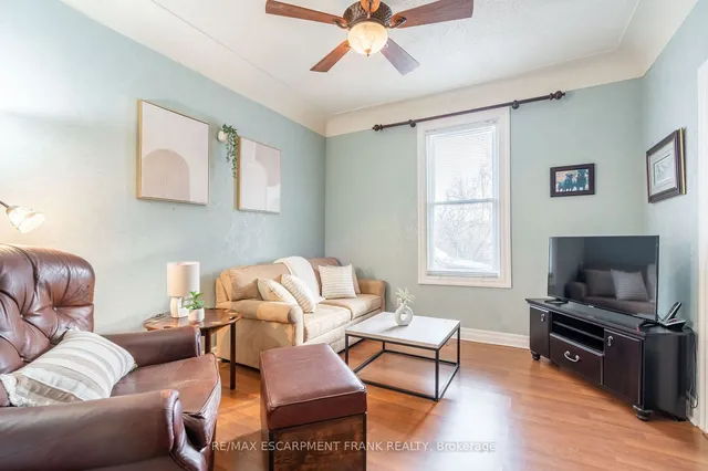 Additional property image - 202 CANADA St