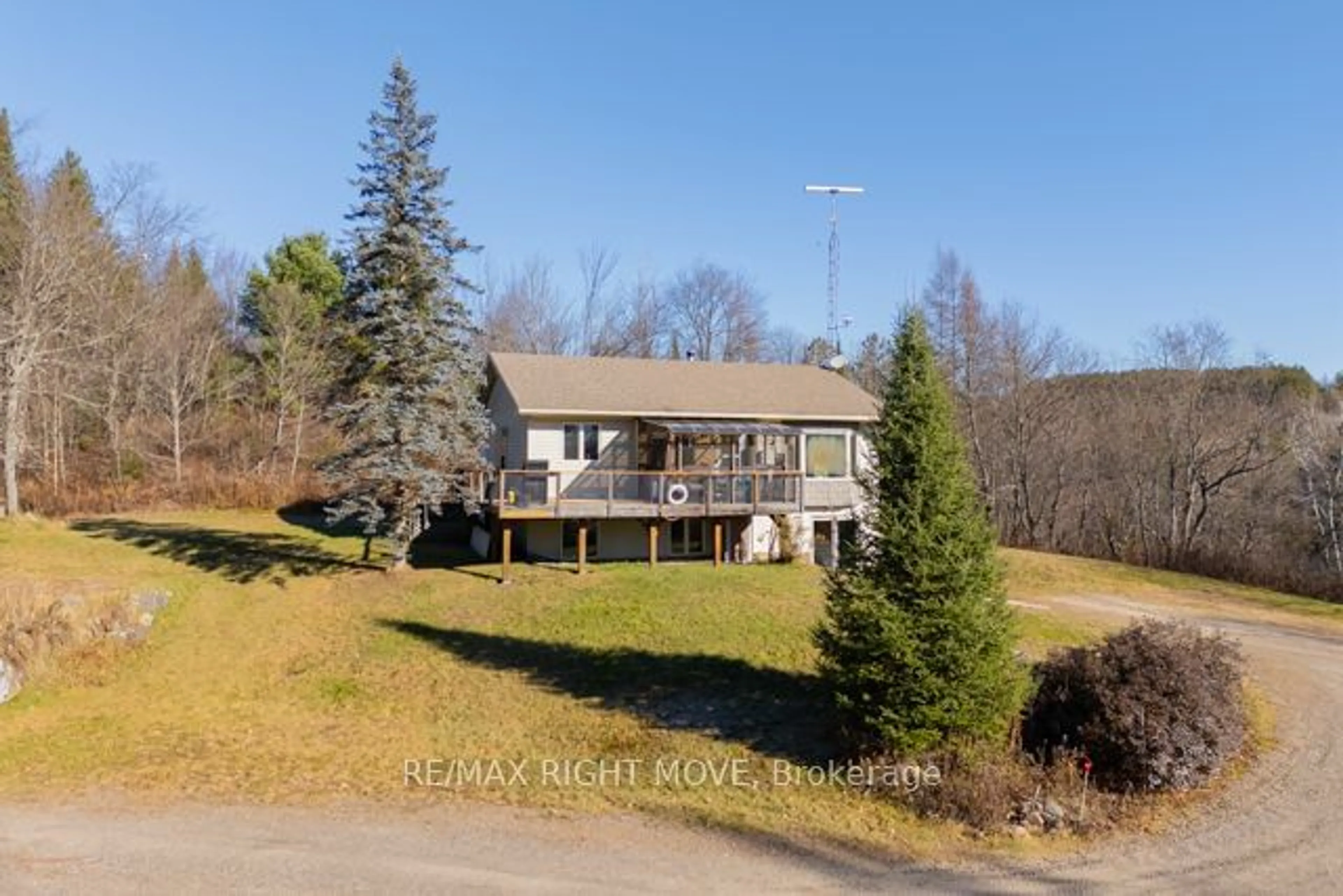 Frontside or backside of a home, cottage for 2697 Aspdin Rd, Huntsville Ontario P0B 1M0