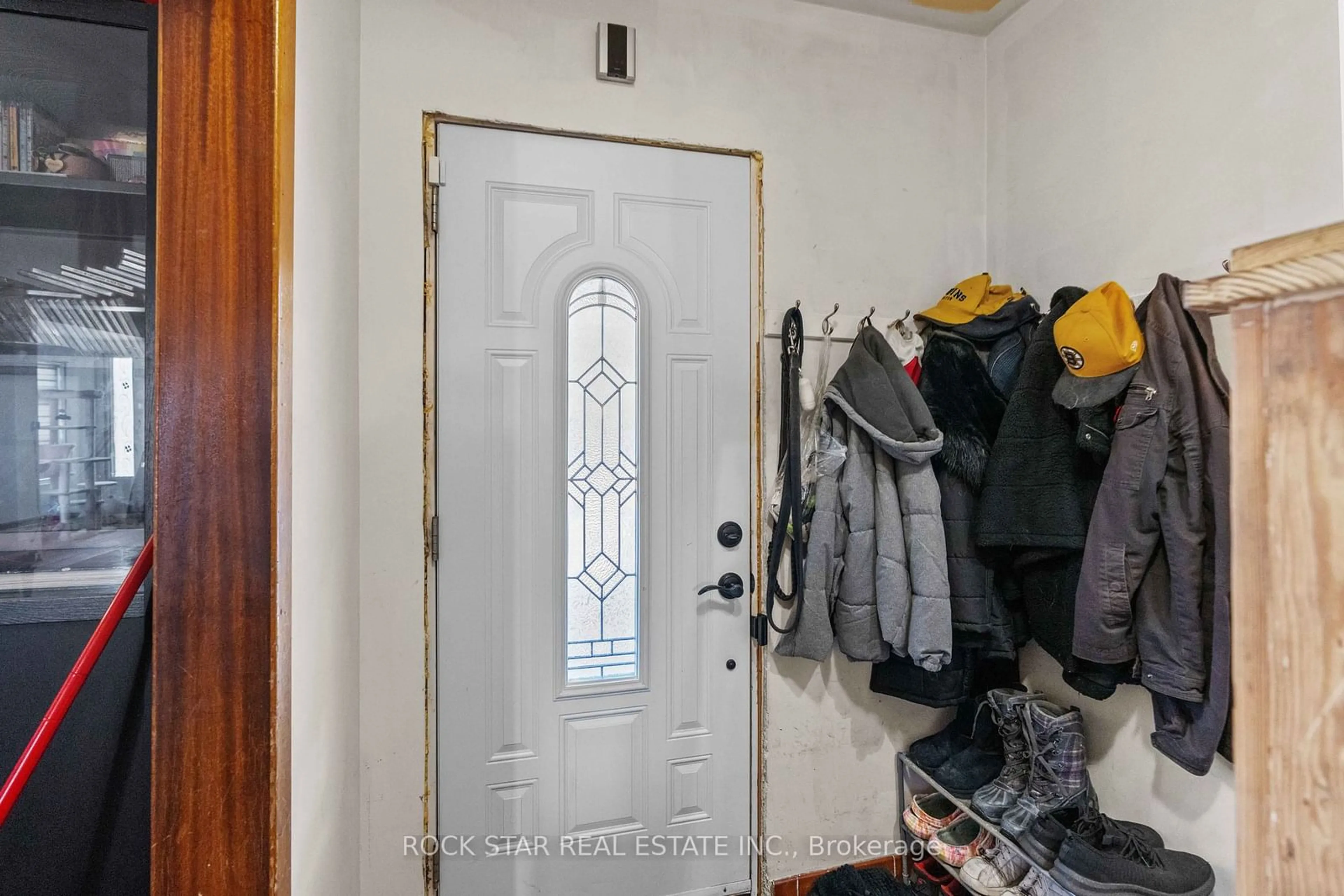 Indoor entryway, unknown floor for 47 Barnesdale Ave, Hamilton Ontario L8L 6R7