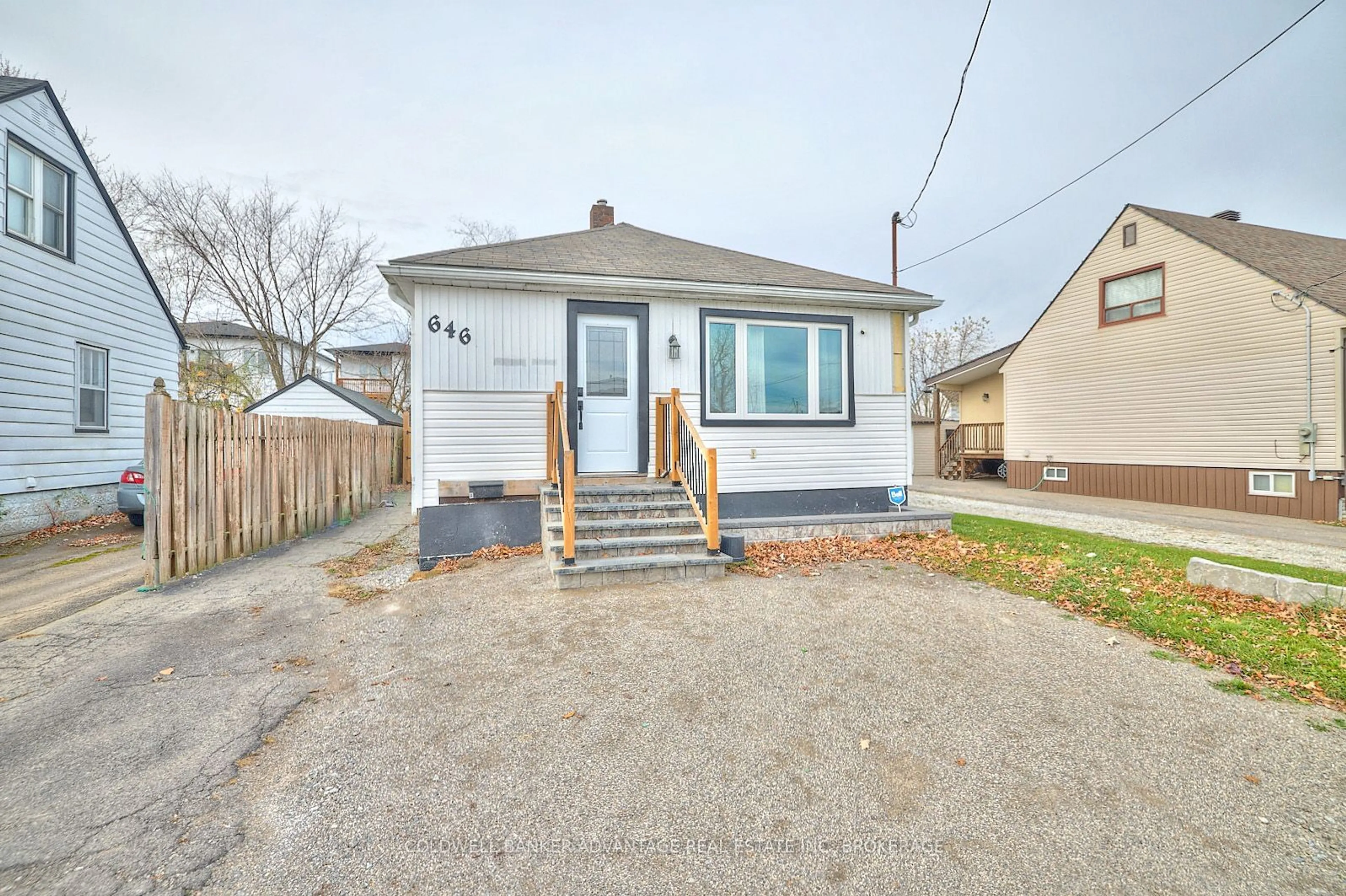 Frontside or backside of a home, cottage for 646 Wright St, Welland Ontario L3B 2K7