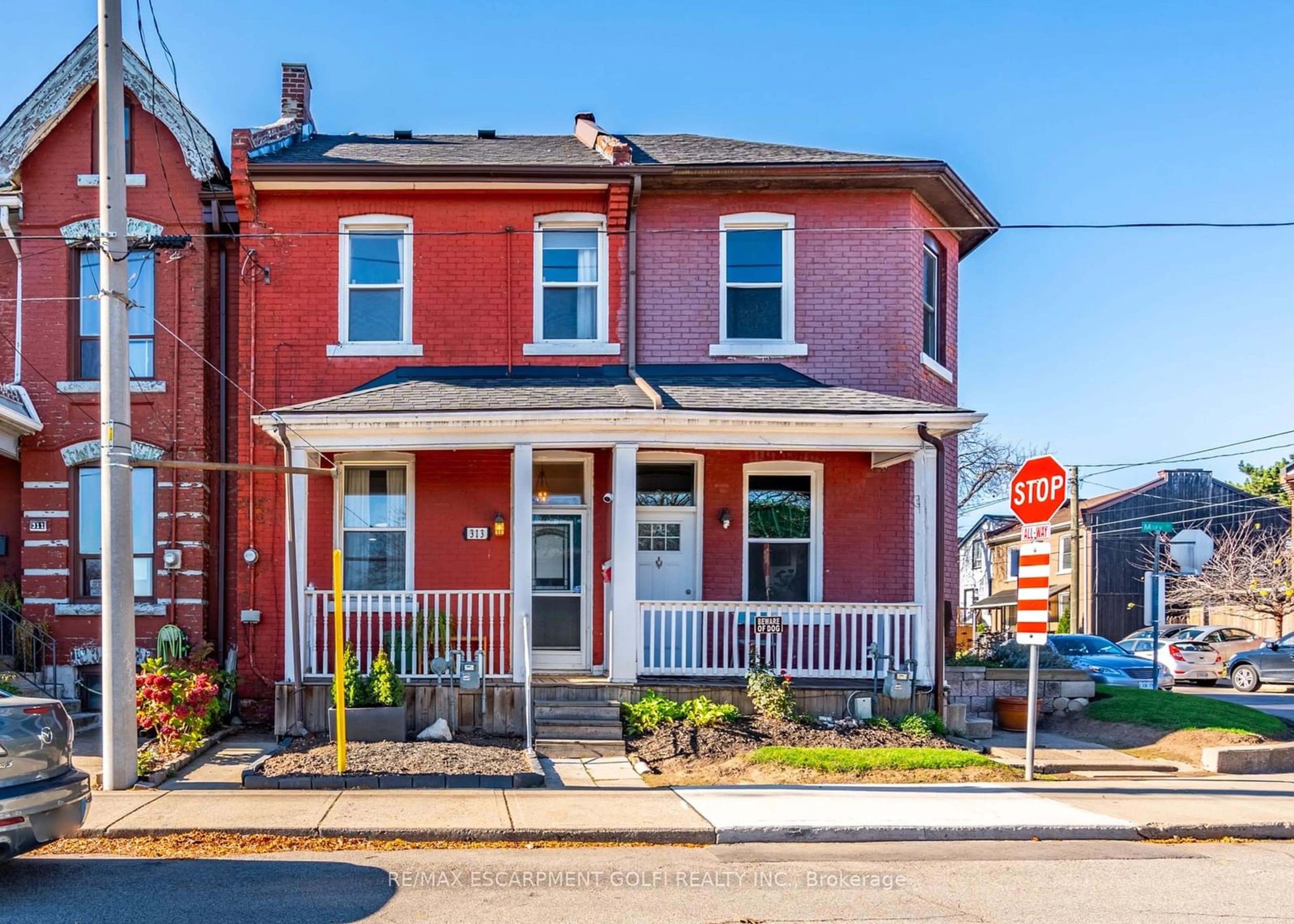 Home with brick exterior material for 313 MARY St, Hamilton Ontario L8L 4W3