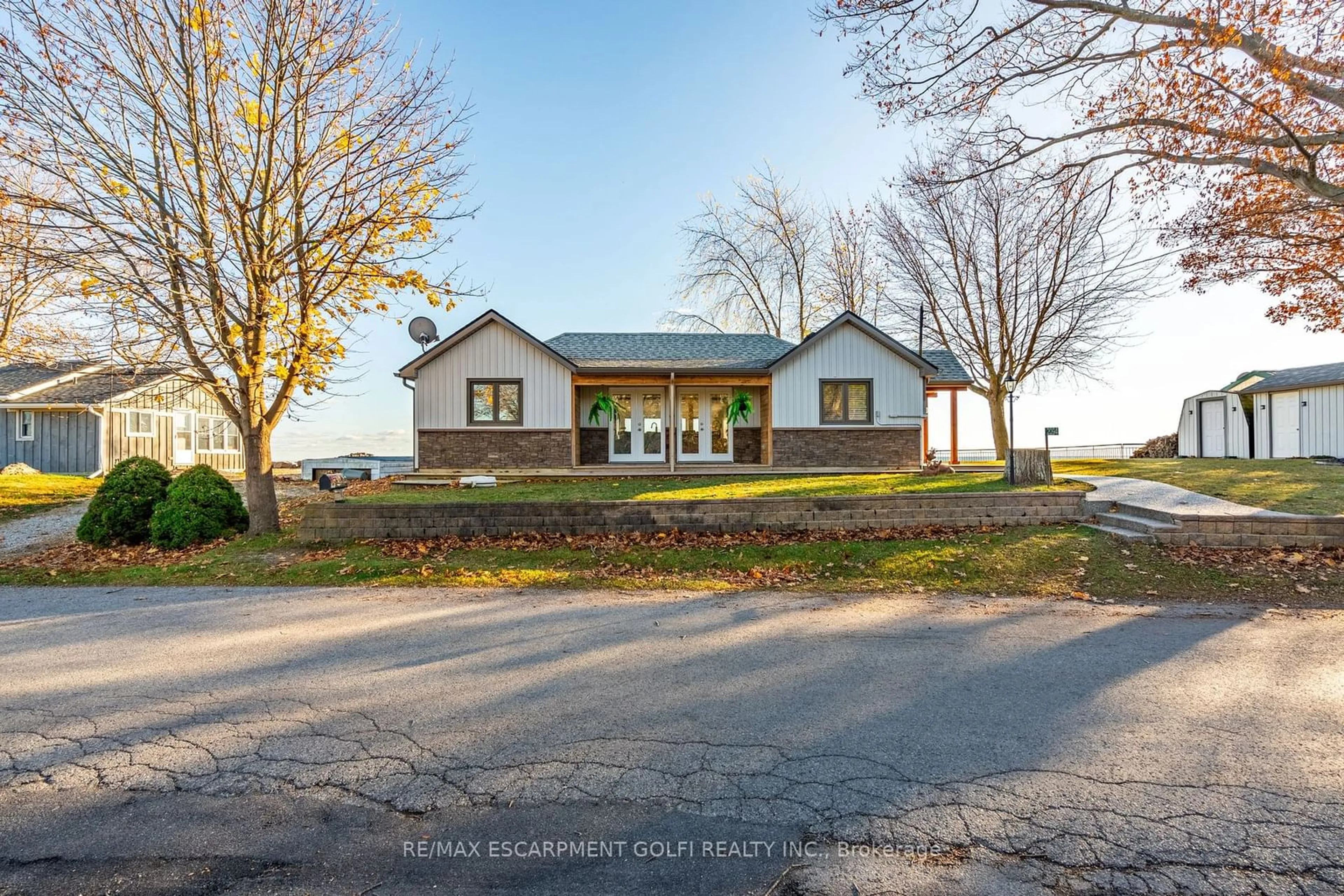 Frontside or backside of a home, cottage for 2094 LAKESHORE Rd, Haldimand Ontario N1A 2W8