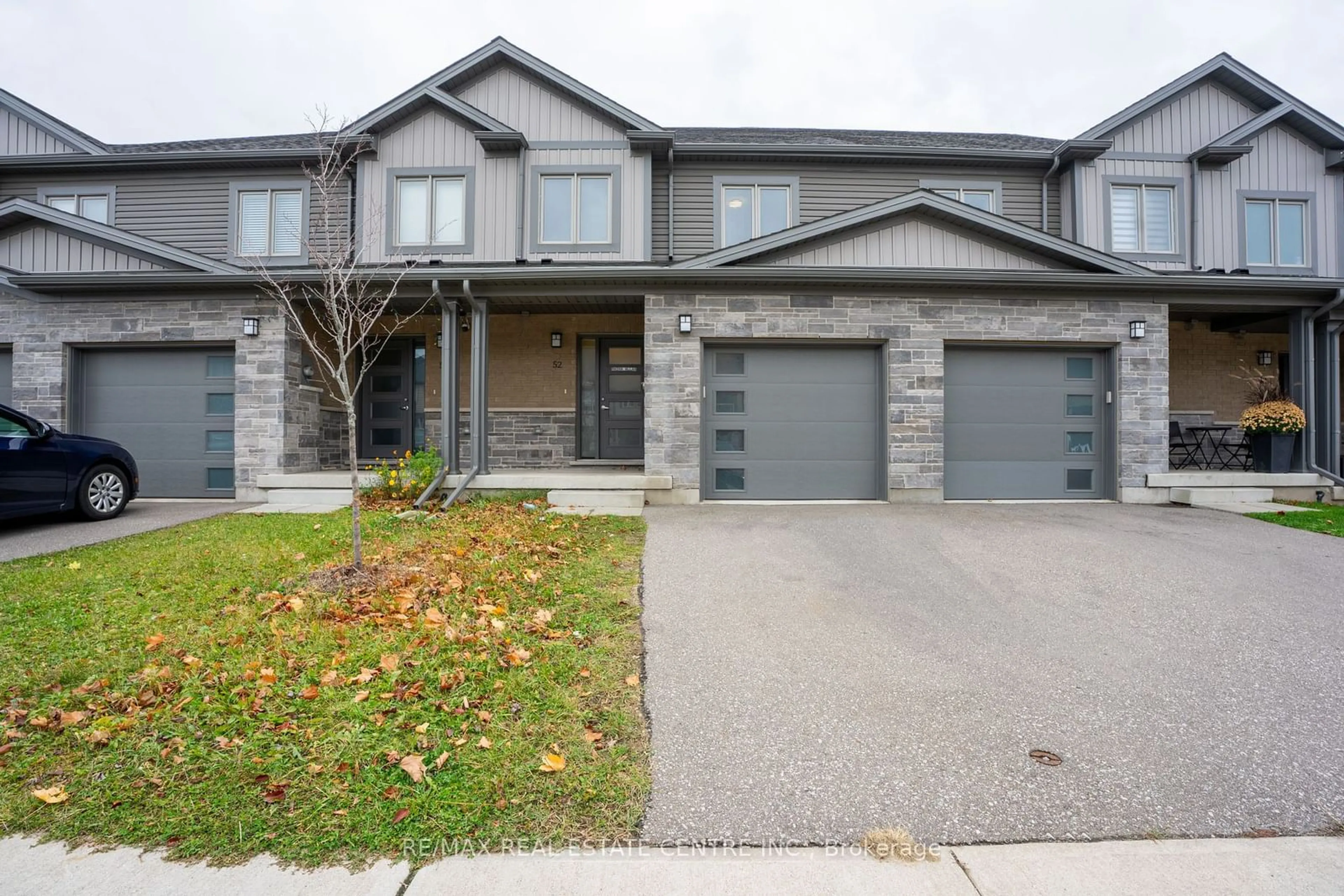 A pic from exterior of the house or condo, the street view for 52 Munch Ave, Cambridge Ontario N1R 0B9