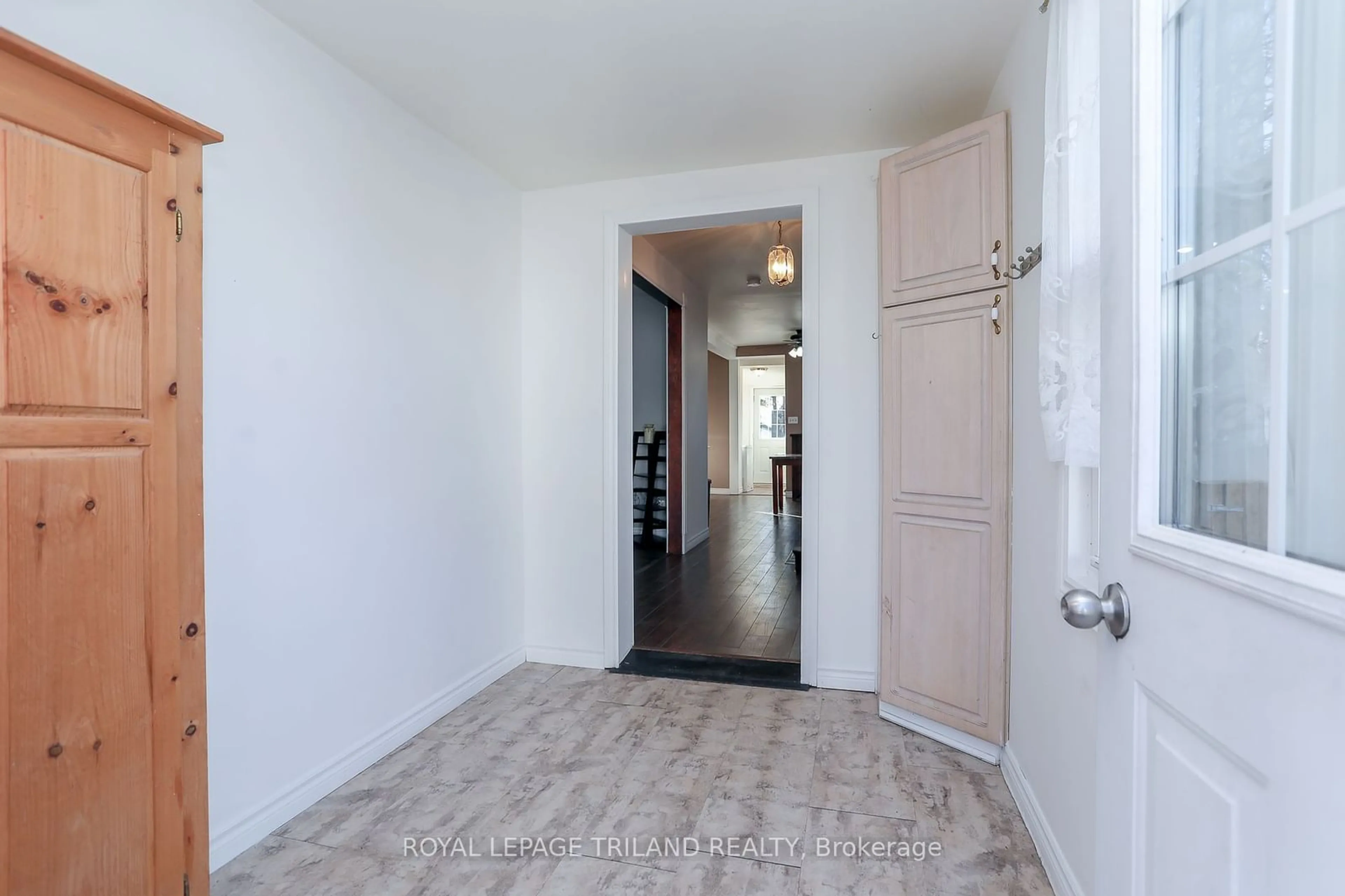 Indoor entryway, not visible floor for 26 Meda St, St. Thomas Ontario N5P 1W6