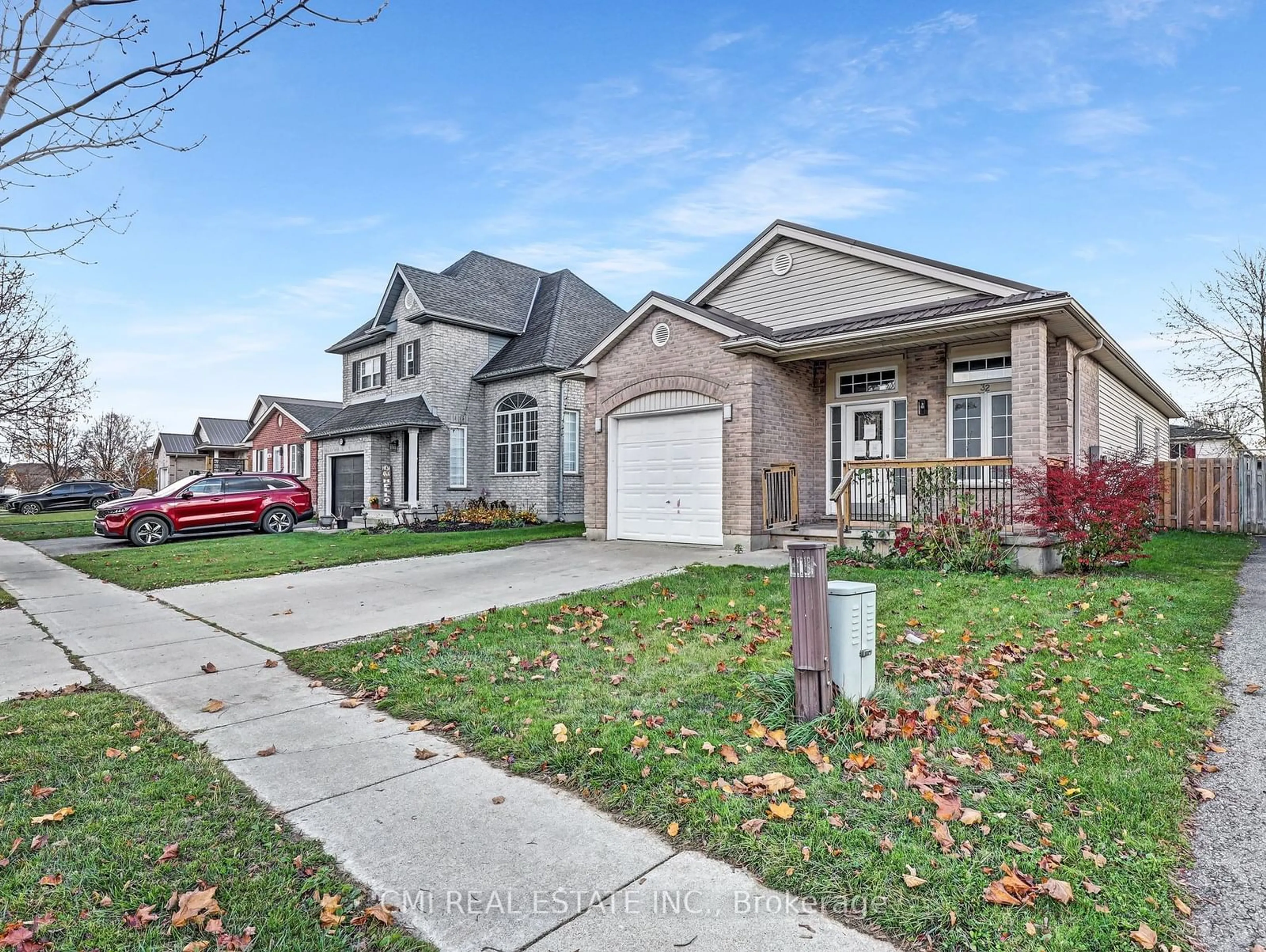 Frontside or backside of a home, the street view for 32 Donker Dr, St. Thomas Ontario N5P 4J3