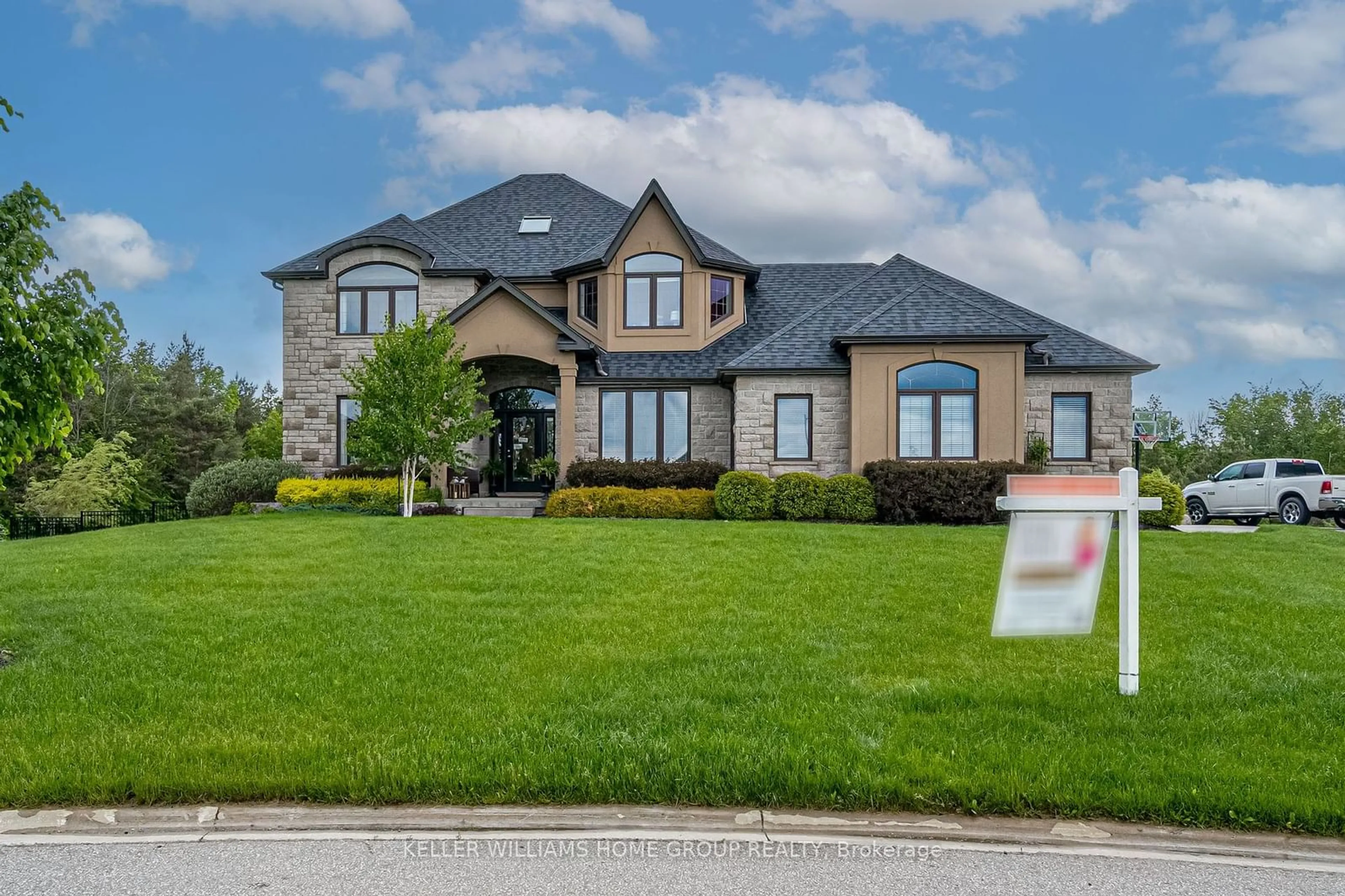 Frontside or backside of a home, the street view for 125 Crewson Crt, Erin Ontario N0B 2K0