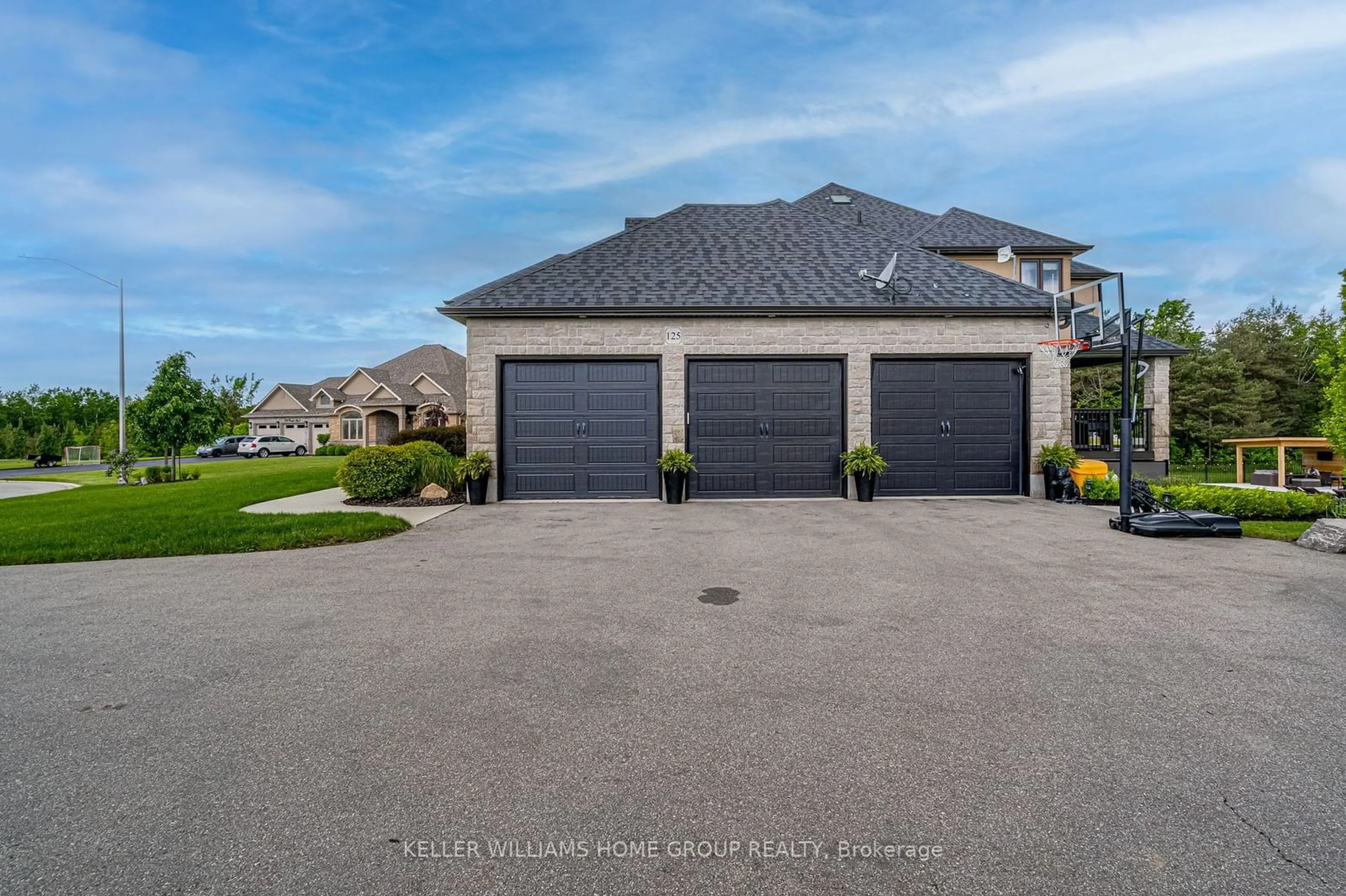 Indoor garage, cement floor for 125 Crewson Crt, Erin Ontario N0B 2K0