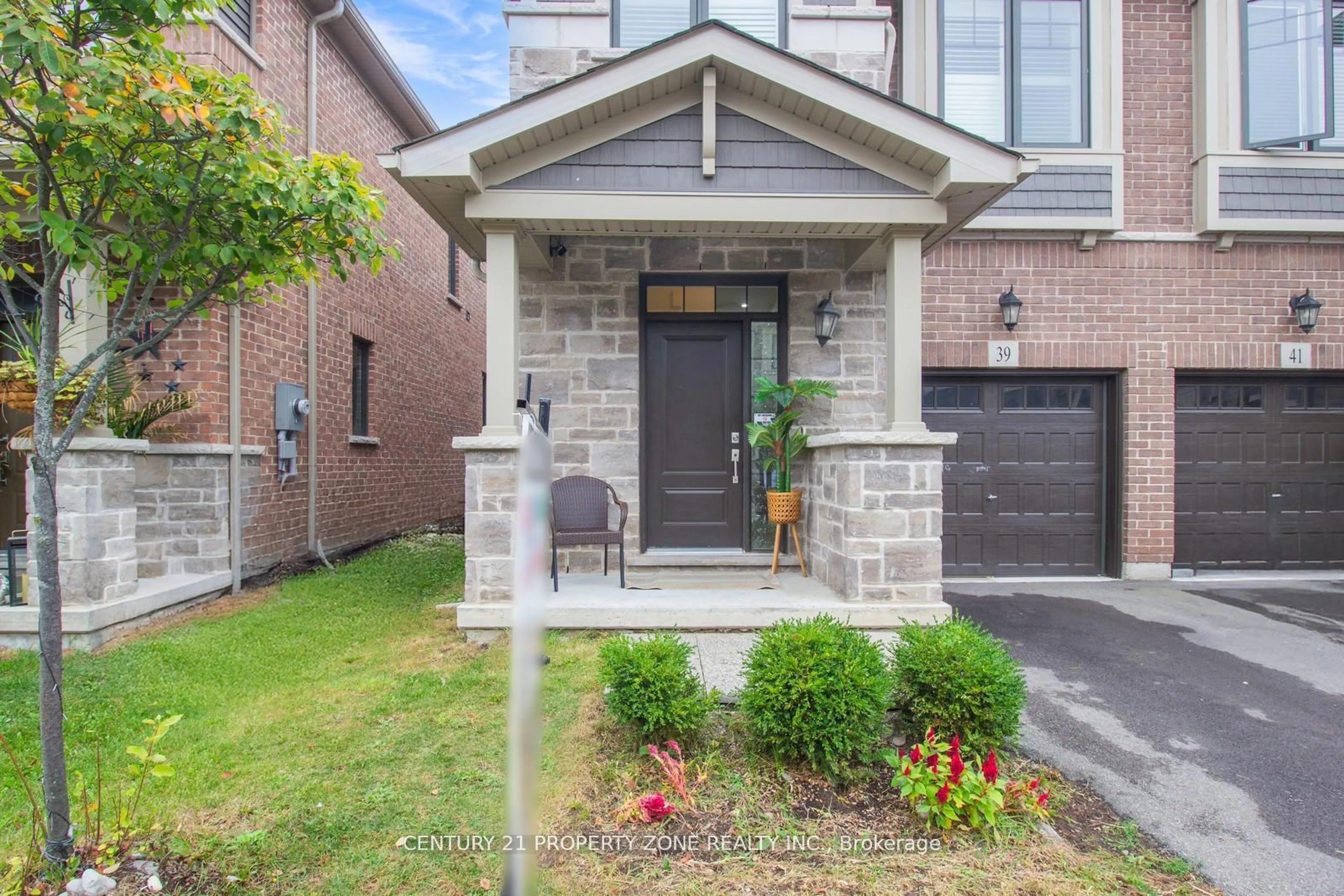 Home with brick exterior material for 39 Pelican Lane, Hamilton Ontario L8K 5J3