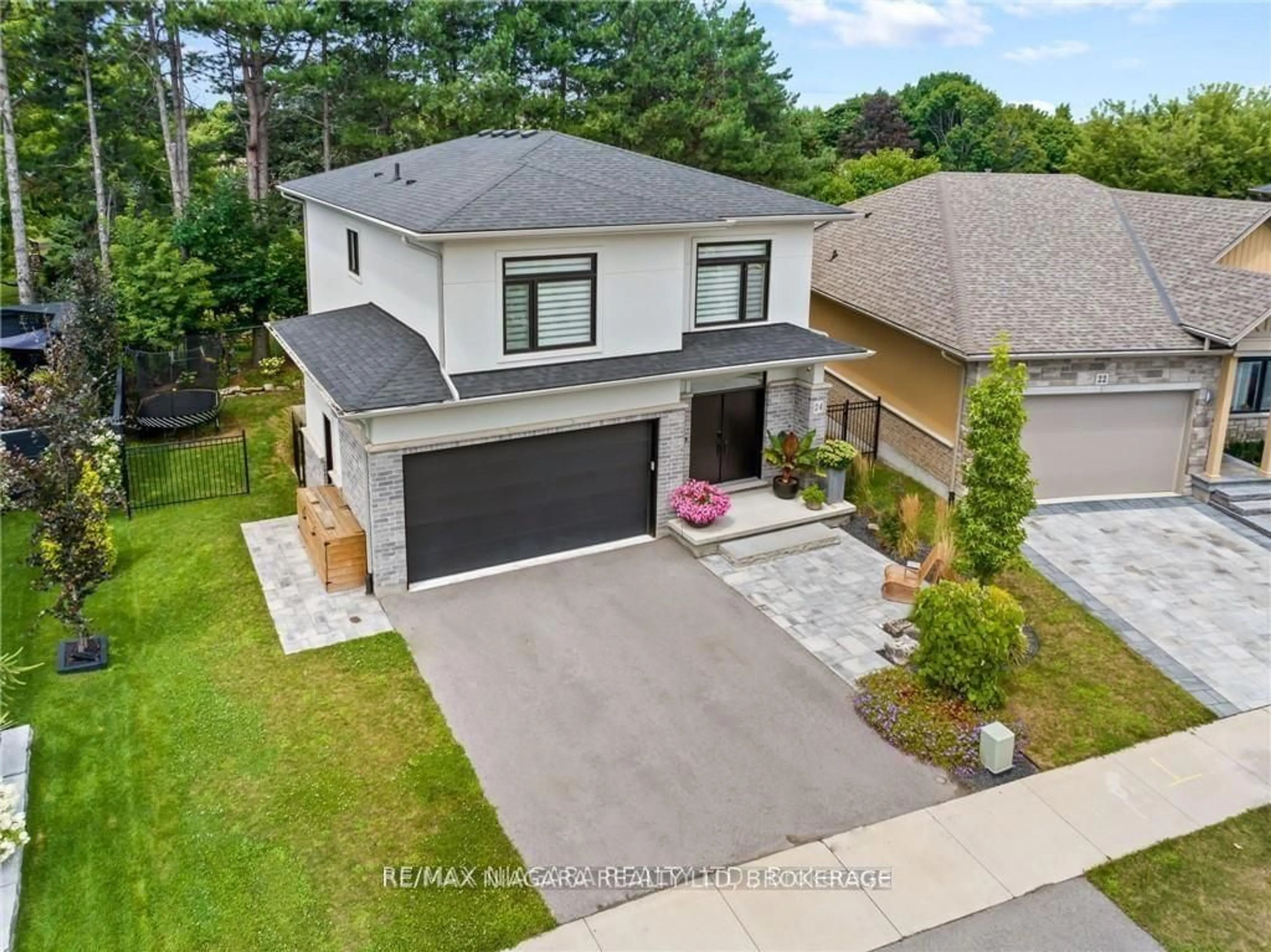 Frontside or backside of a home, cottage for 24 Olde School Crt, St. Catharines Ontario L2N 0B1