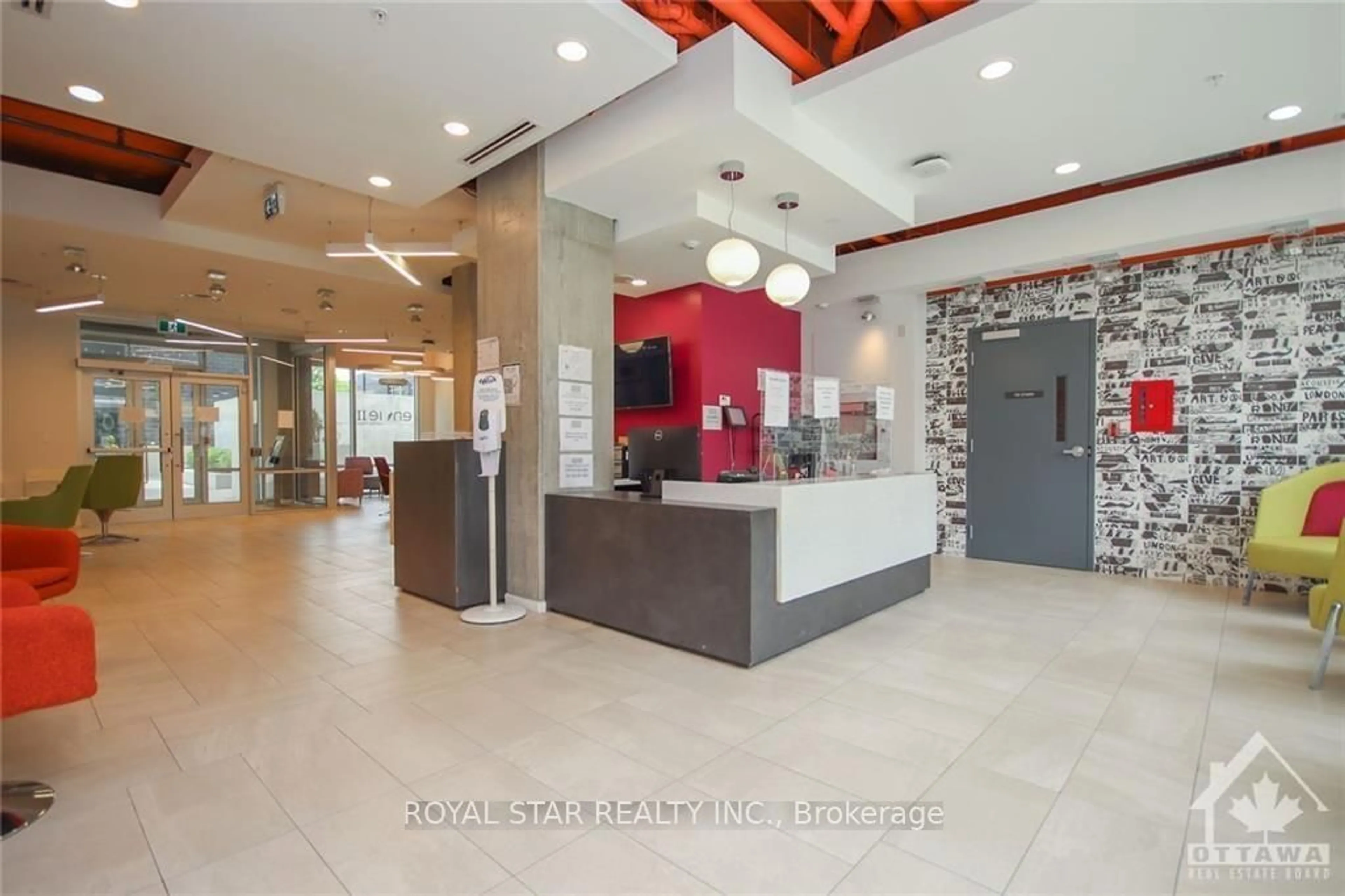 Indoor lobby, ceramic floors for 105 CHAMPAGNE Ave #1717, Dows Lake - Civic Hospital and Area Ontario K1S 5E5