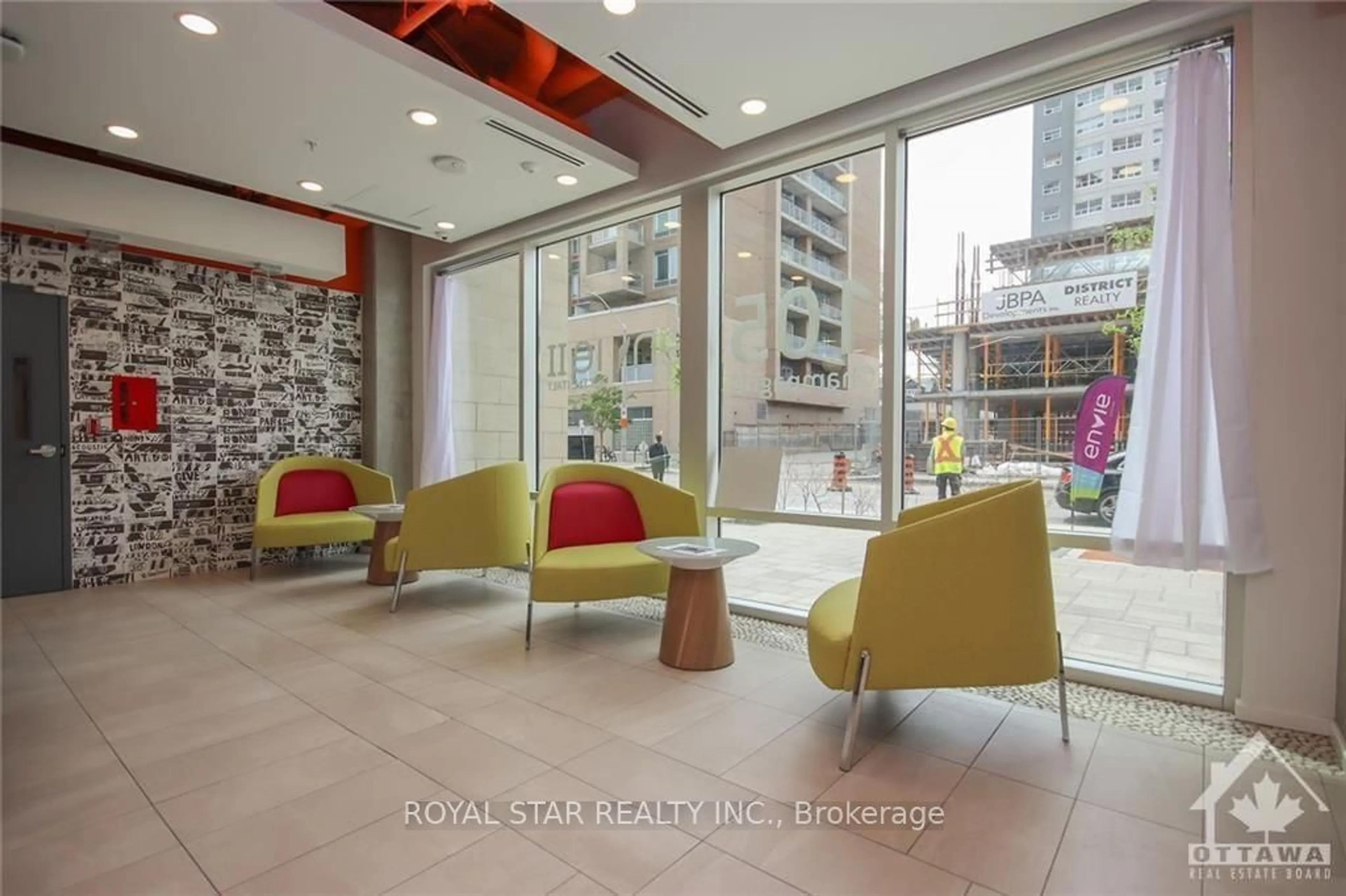 Indoor lobby for 105 CHAMPAGNE Ave #1717, Dows Lake - Civic Hospital and Area Ontario K1S 5E5