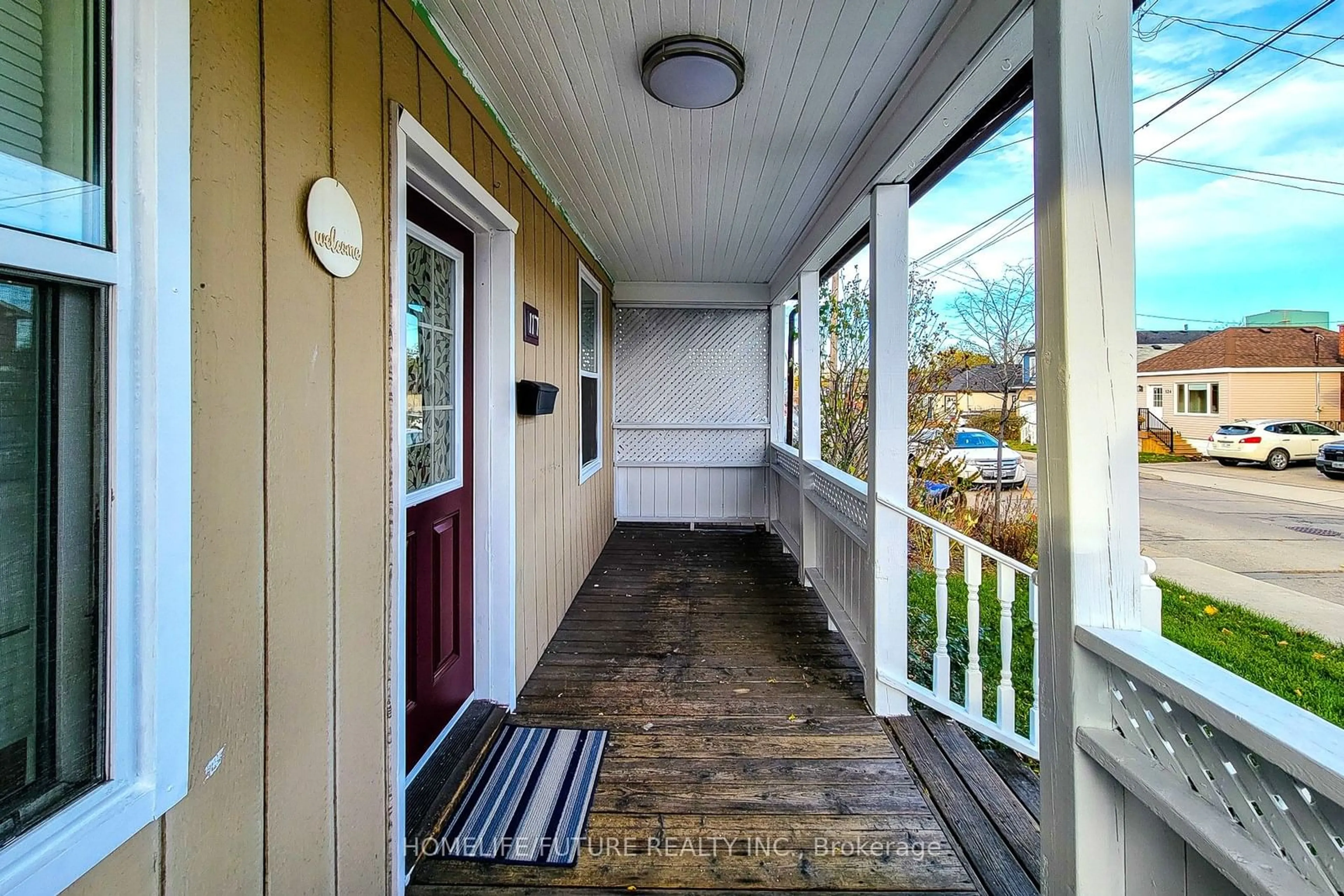 Indoor entryway, wood floors for 117 Harmony Ave, Hamilton Ontario L8H 4Y2