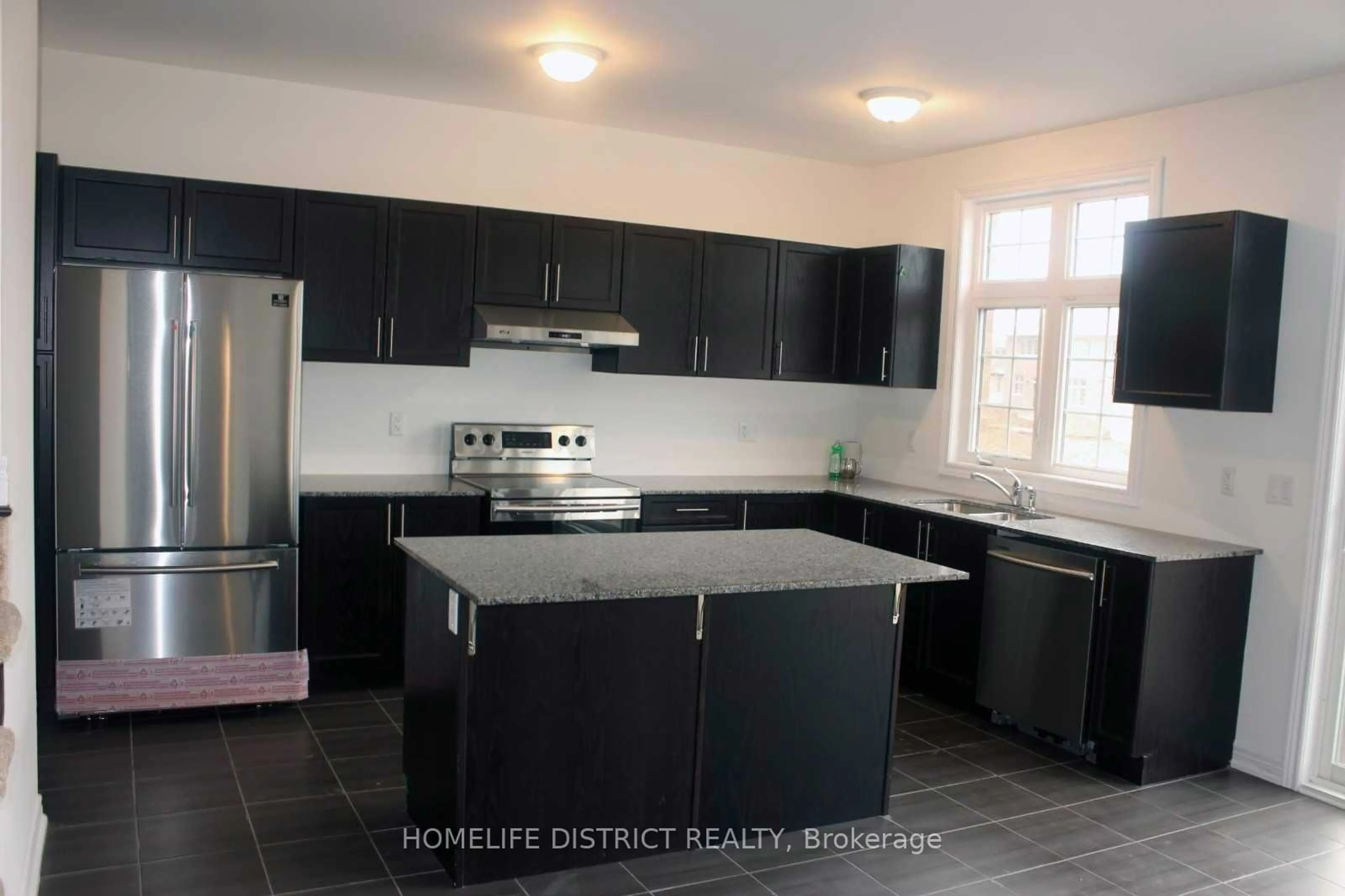 Open concept kitchen for 74 Summer Breeze Dr, Quinte West Ontario L3Z 3A5