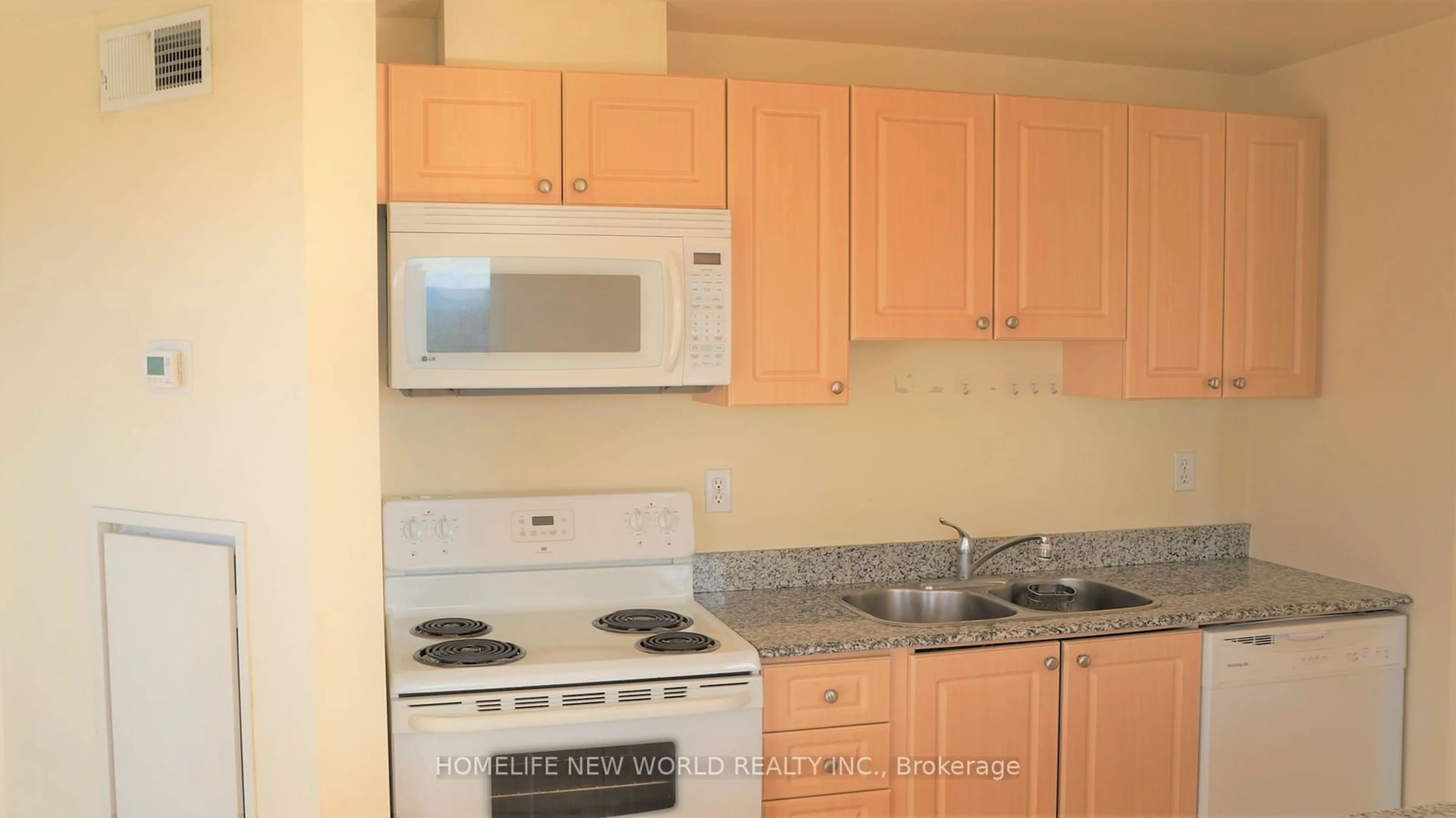 Standard kitchen for 135 James St #1401, Hamilton Ontario L8P 2Z6