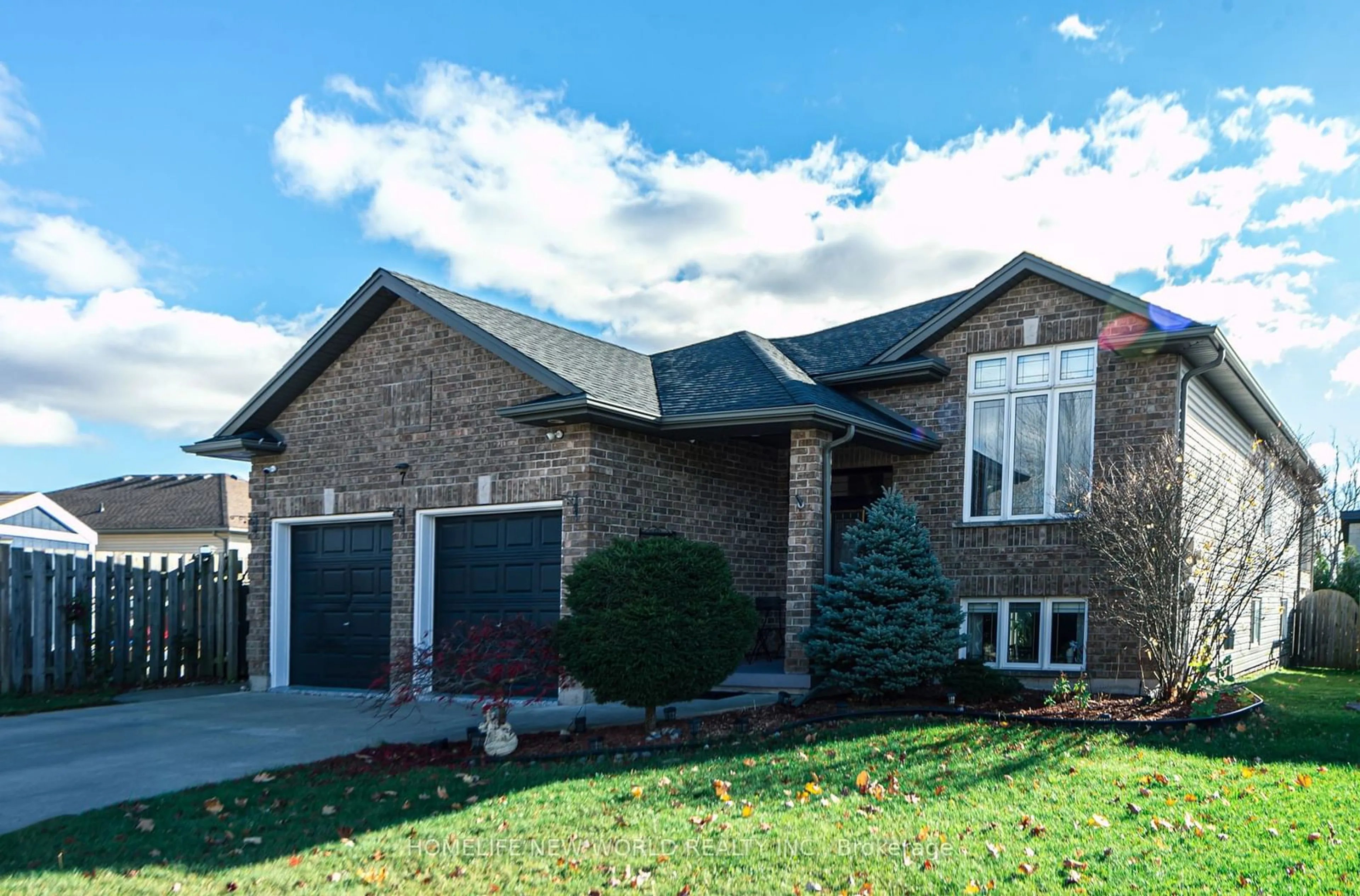 Frontside or backside of a home, cottage for 7 Lynbrook Lane, Welland Ontario L3C 7M7