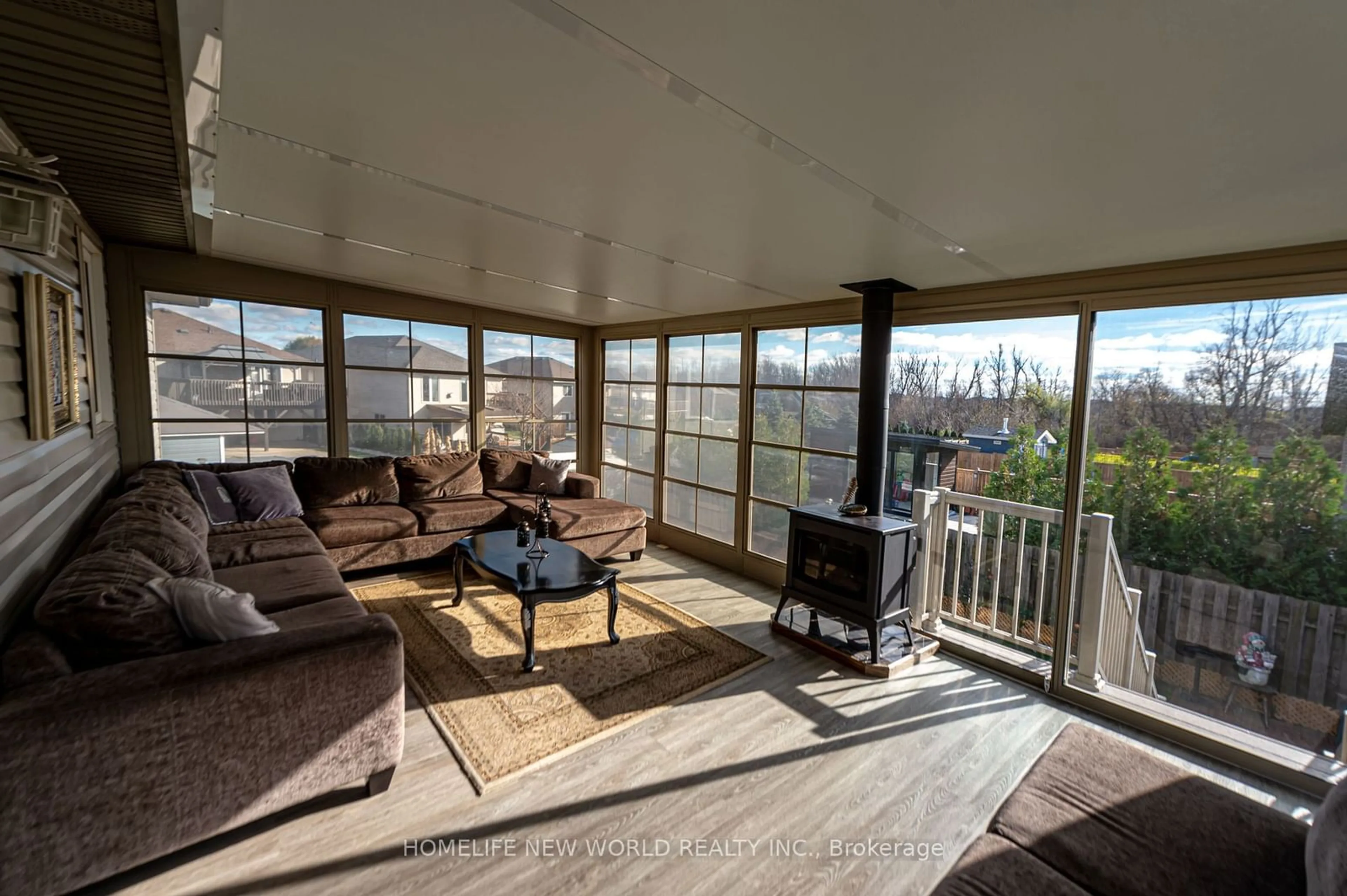 Living room, wood floors for 7 Lynbrook Lane, Welland Ontario L3C 7M7