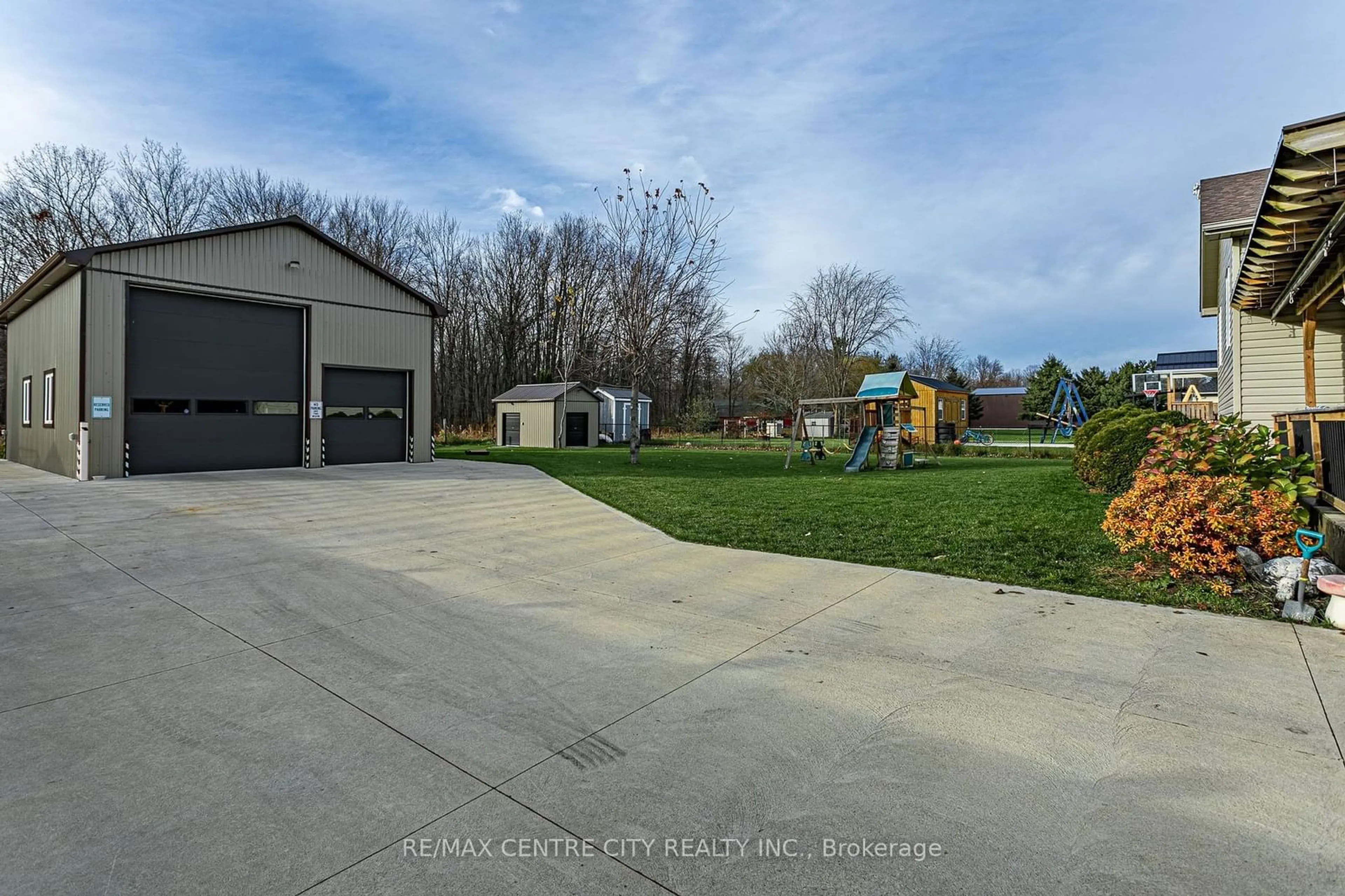 Frontside or backside of a home, the street view for 6851 Springfield Rd, Malahide Ontario N5H 2R5