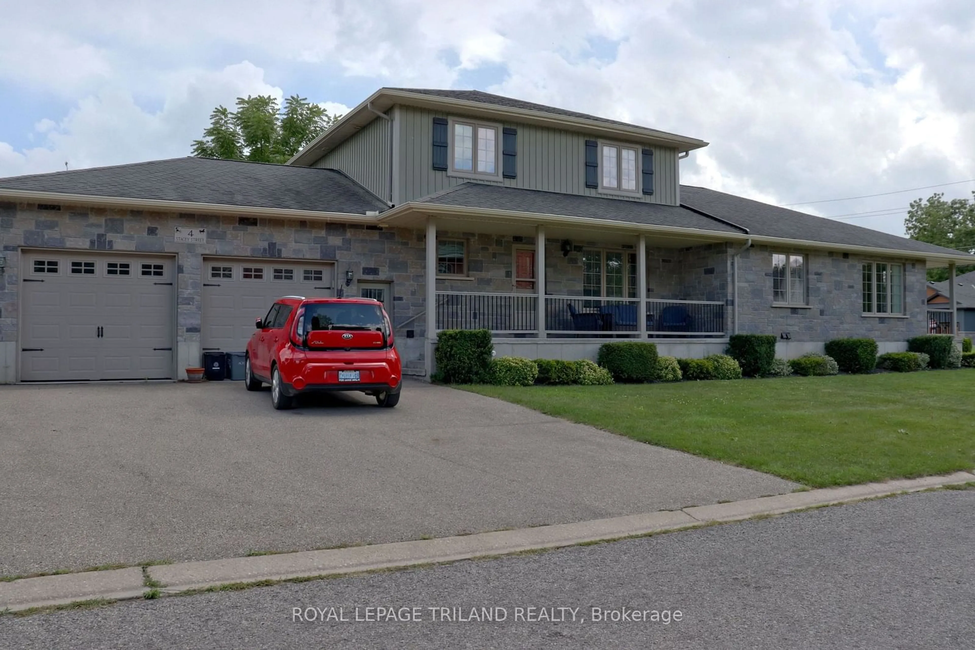 Frontside or backside of a home, the street view for 1052 BAY St, Norfolk Ontario N0E 1M0