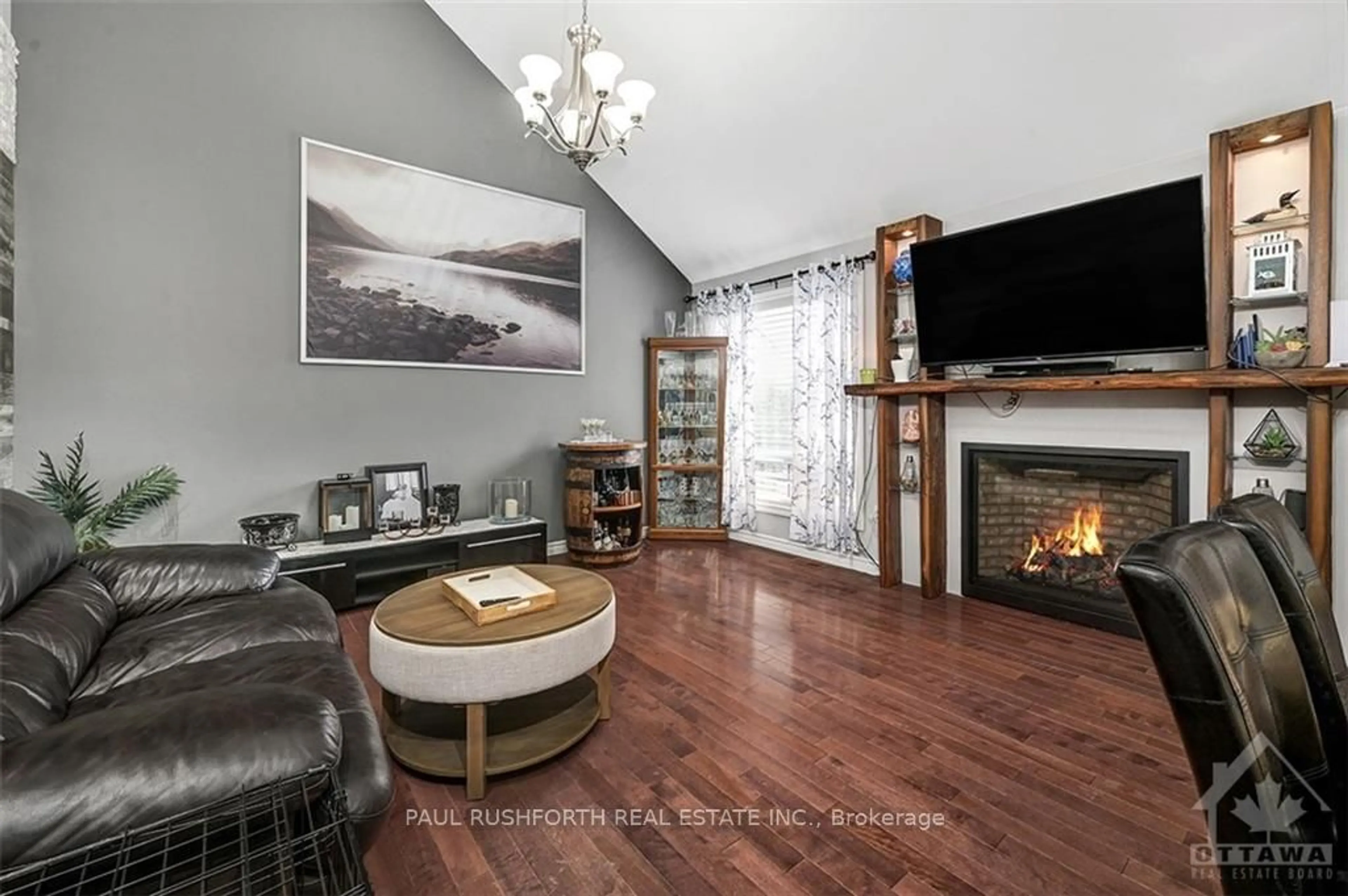 Living room, wood floors for 3710 PADEN Rd, Manotick - Kars - Rideau Twp and Area Ontario K0A 2T0