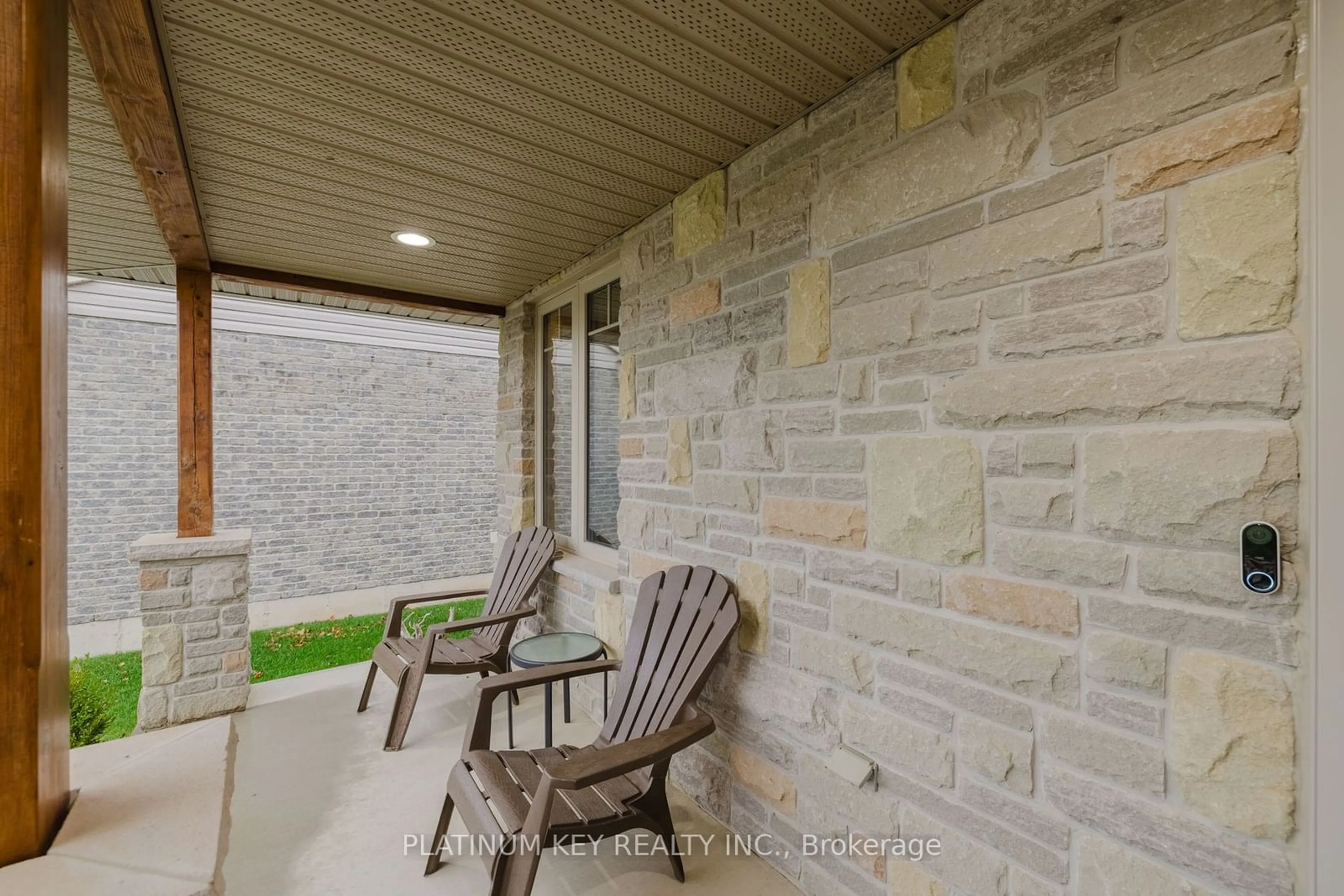 Patio, cottage for 277 Thorne Dr, Strathroy-Caradoc Ontario N7G 4C9