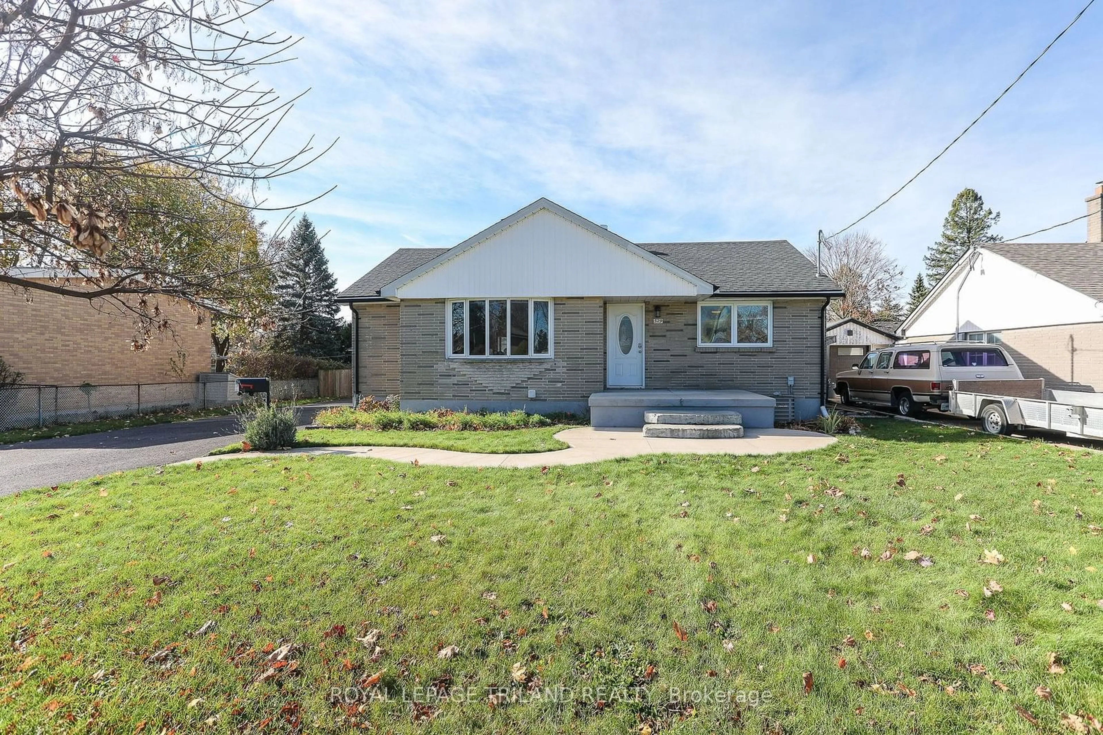 Frontside or backside of a home, cottage for 329 Regal Dr, London Ontario N5Y 1J3