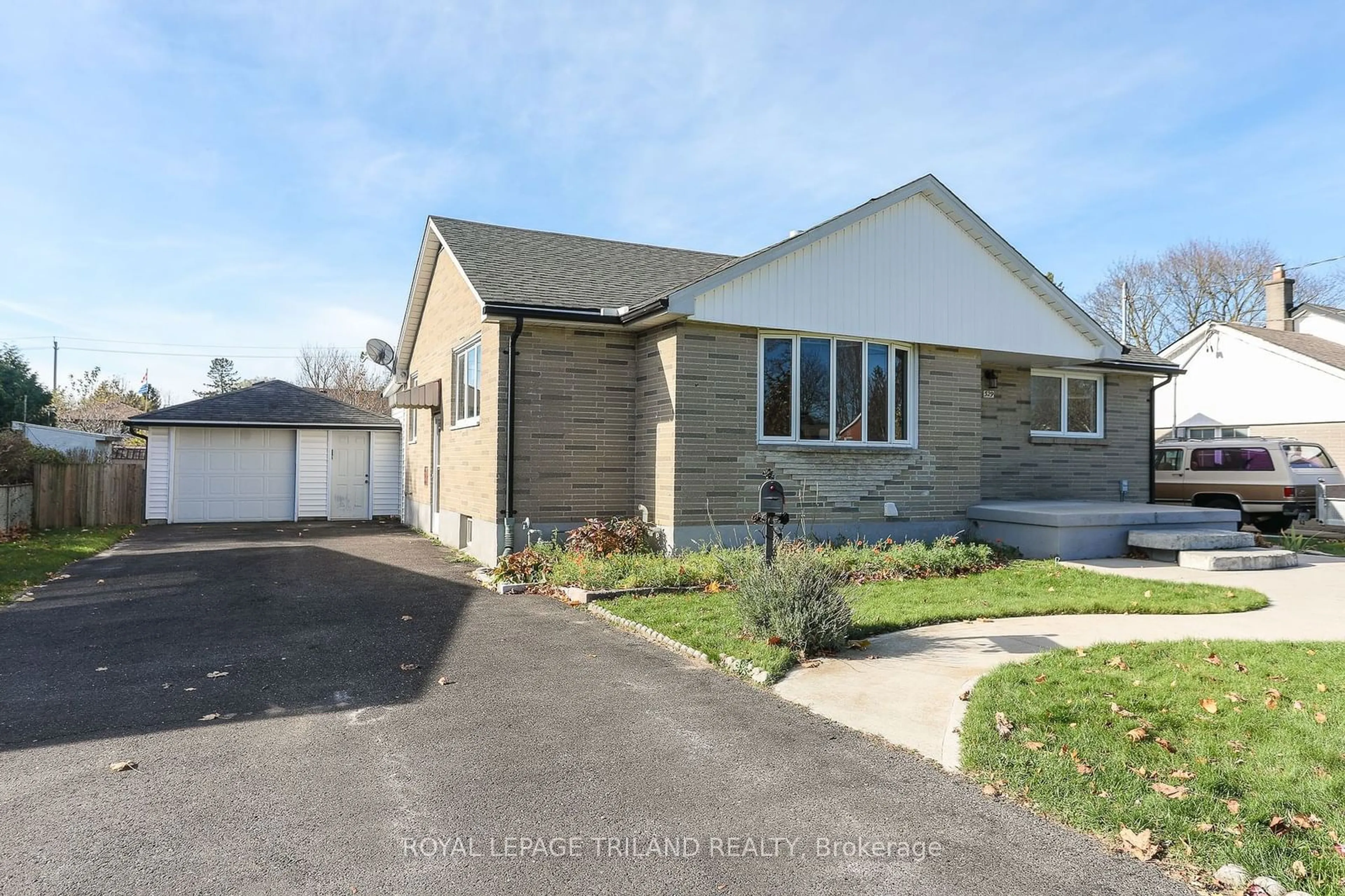 Frontside or backside of a home, cottage for 329 Regal Dr, London Ontario N5Y 1J3