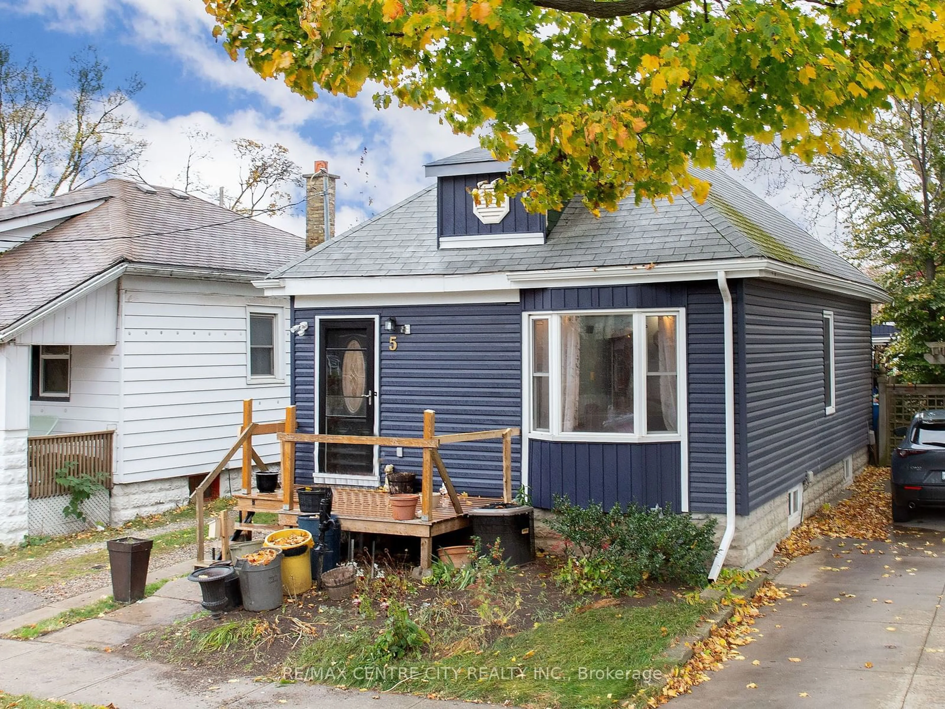 Frontside or backside of a home, cottage for 5 Wolseley Ave, London Ontario N5Y 2K7