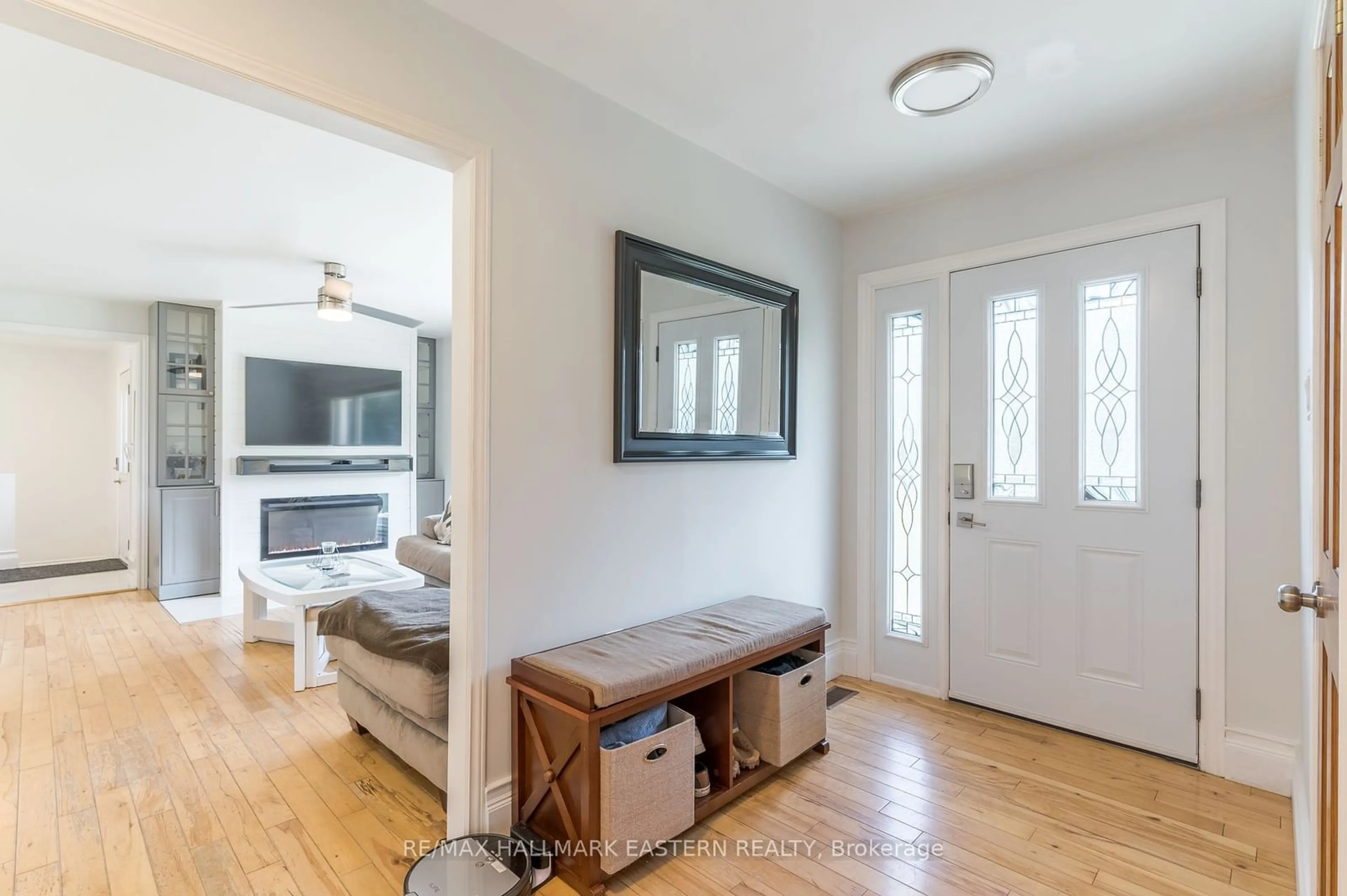 Indoor entryway, wood floors for 548 8th Line S Dummer Rd, Douro-Dummer Ontario K9J 6Y1