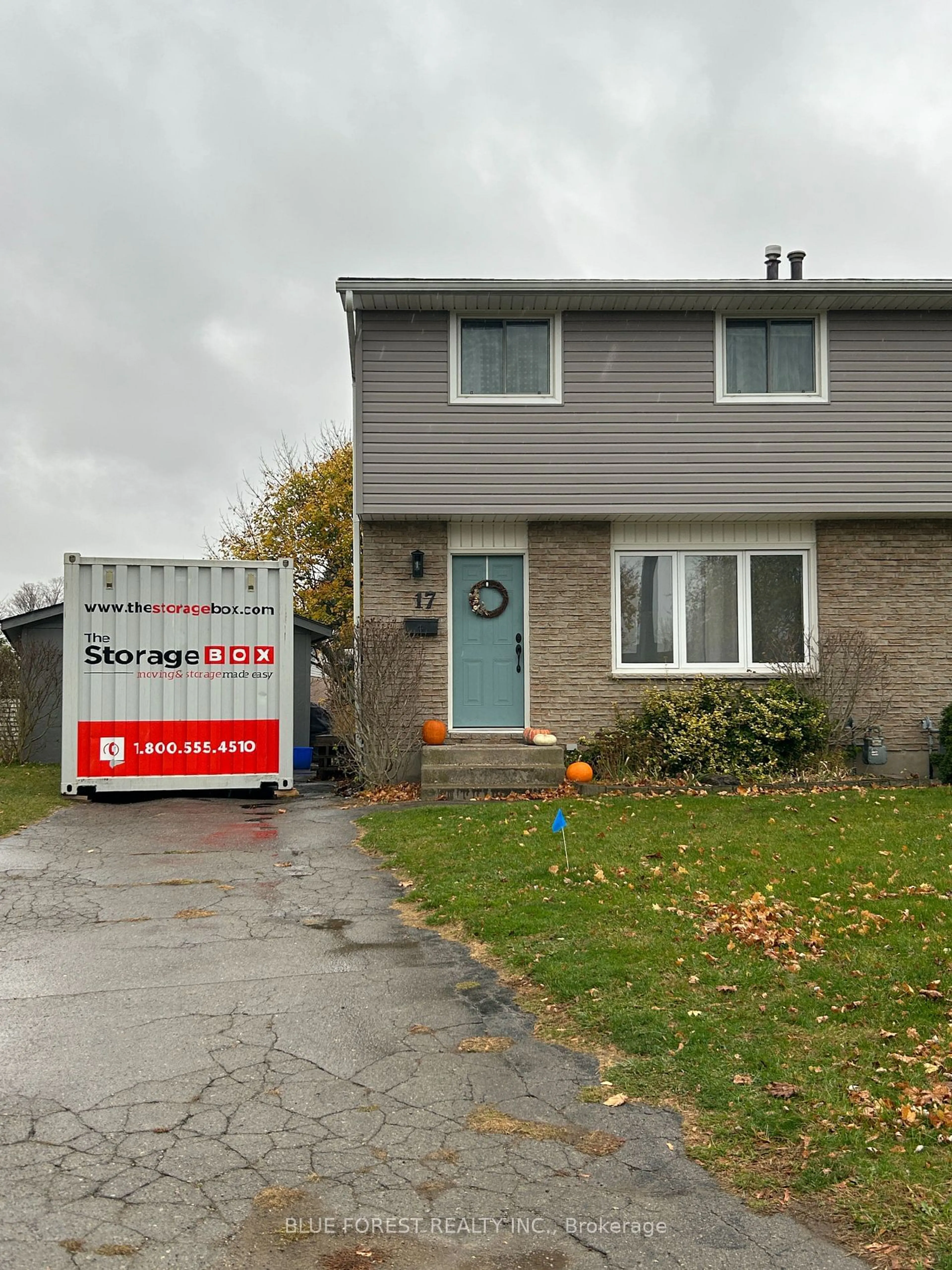 A pic from exterior of the house or condo, the front or back of building for 17 Parcreek Pl, Strathroy-Caradoc Ontario N7G 3S1