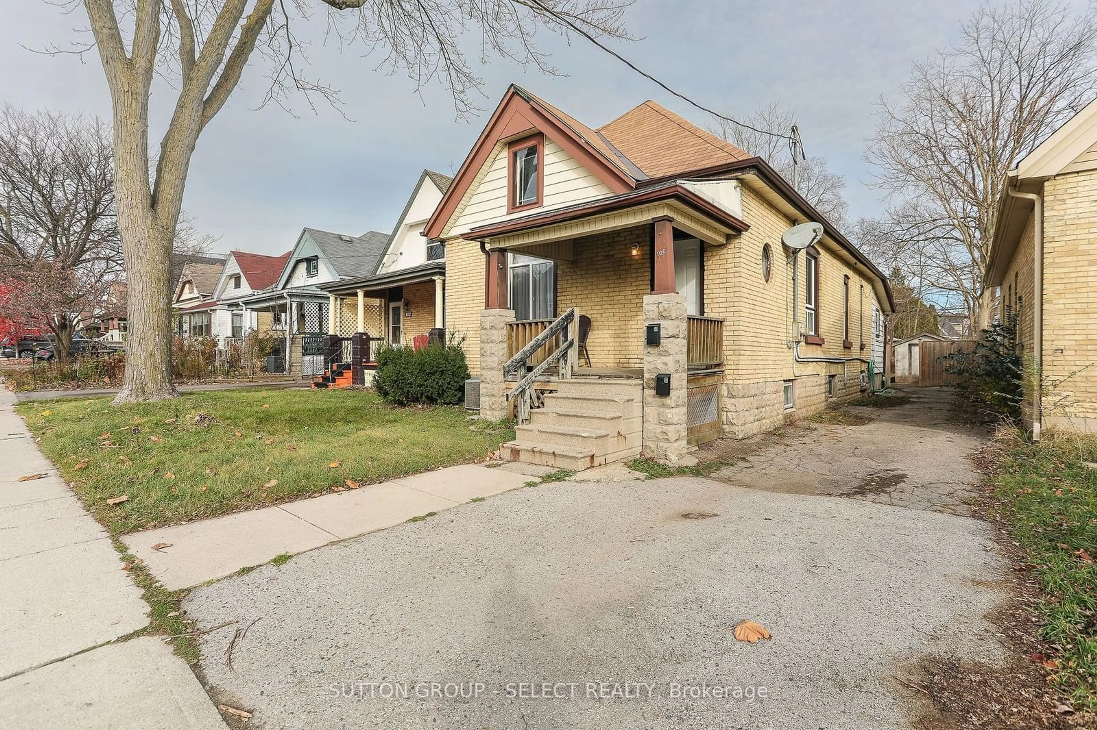 Frontside or backside of a home, the street view for 100 Mamelon St, London Ontario N5Z 1Y1